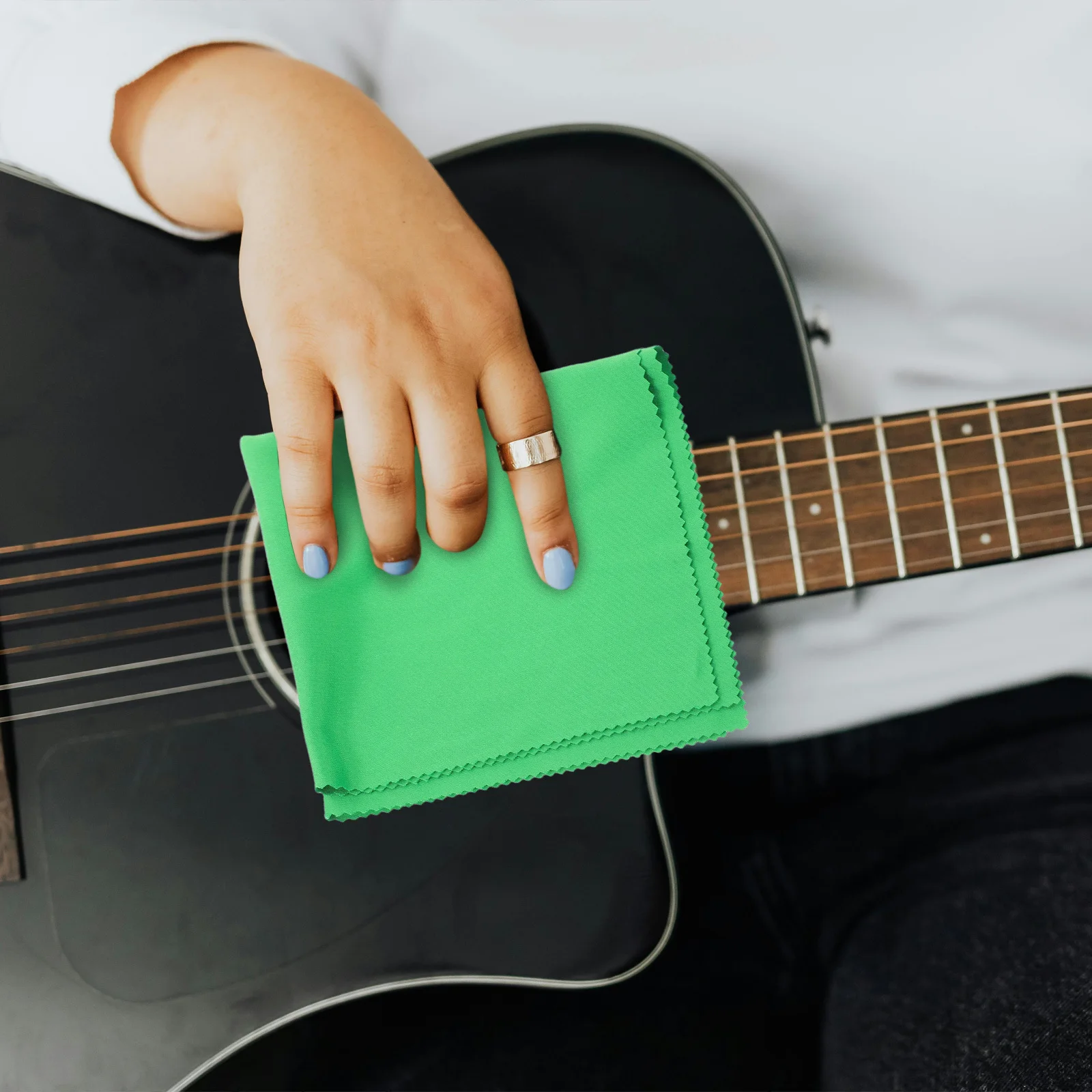 

5Pcs Musical Instrument Cleaning Cloth Kit Large Green Microfiber Soft Polishing Cloth Multipurpose for Guitar Piano Violin Sax