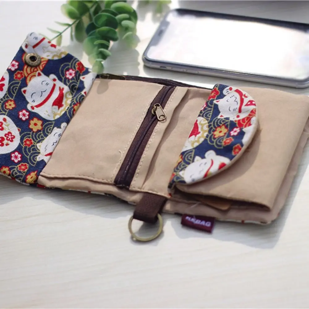 محفظة عملية محمولة من القماش للعملات المعدنية بثلاثة أضعاف مطبوعة من Maneki Neko محفظة خفيفة الوزن بسحاب على شكل قطة محظوظة للطلاب