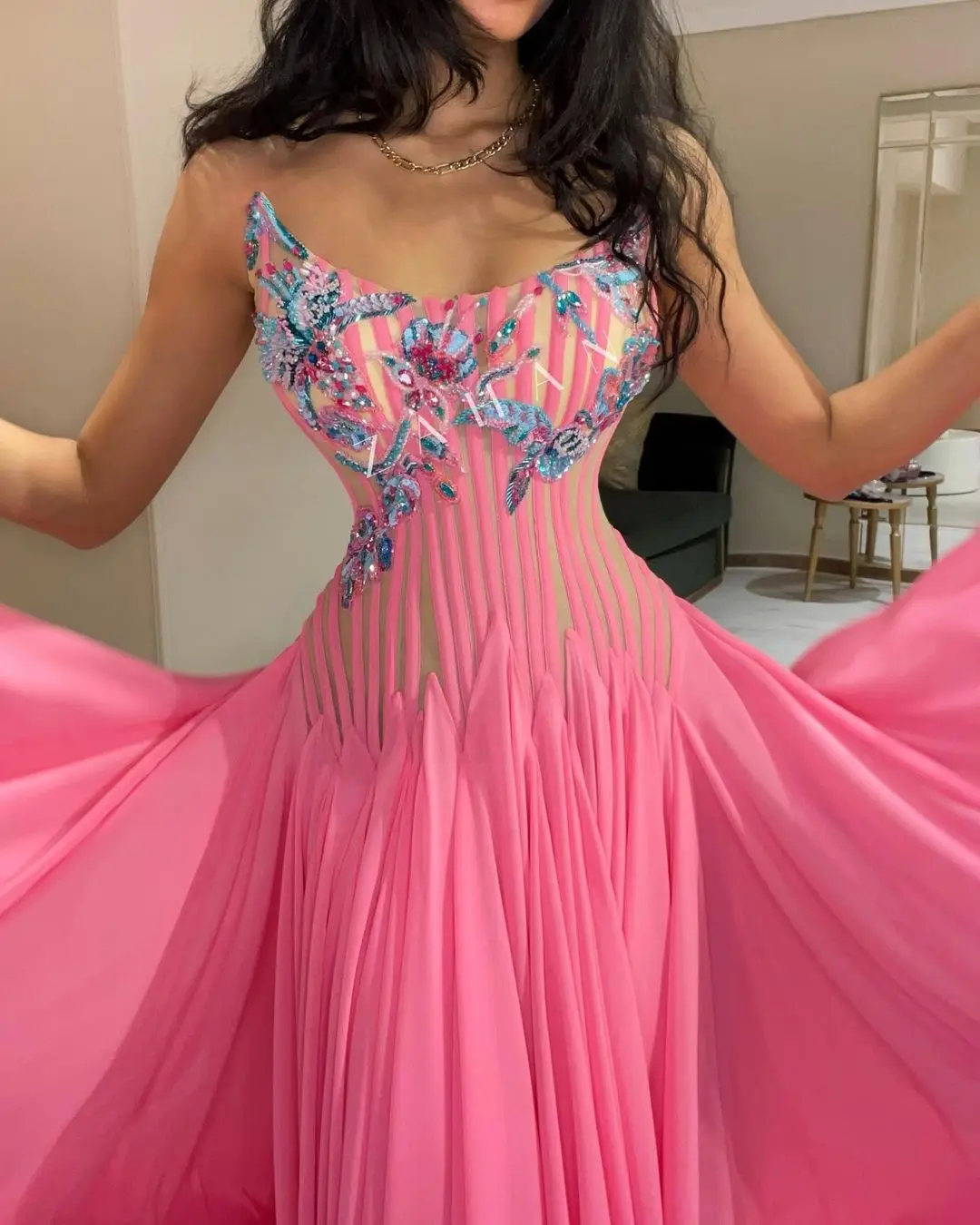 Fairytale-vestidos de graduación brillantes, sin mangas, rayas verticales, cuello en V, cremallera hasta el suelo, bordado rosa, 2023