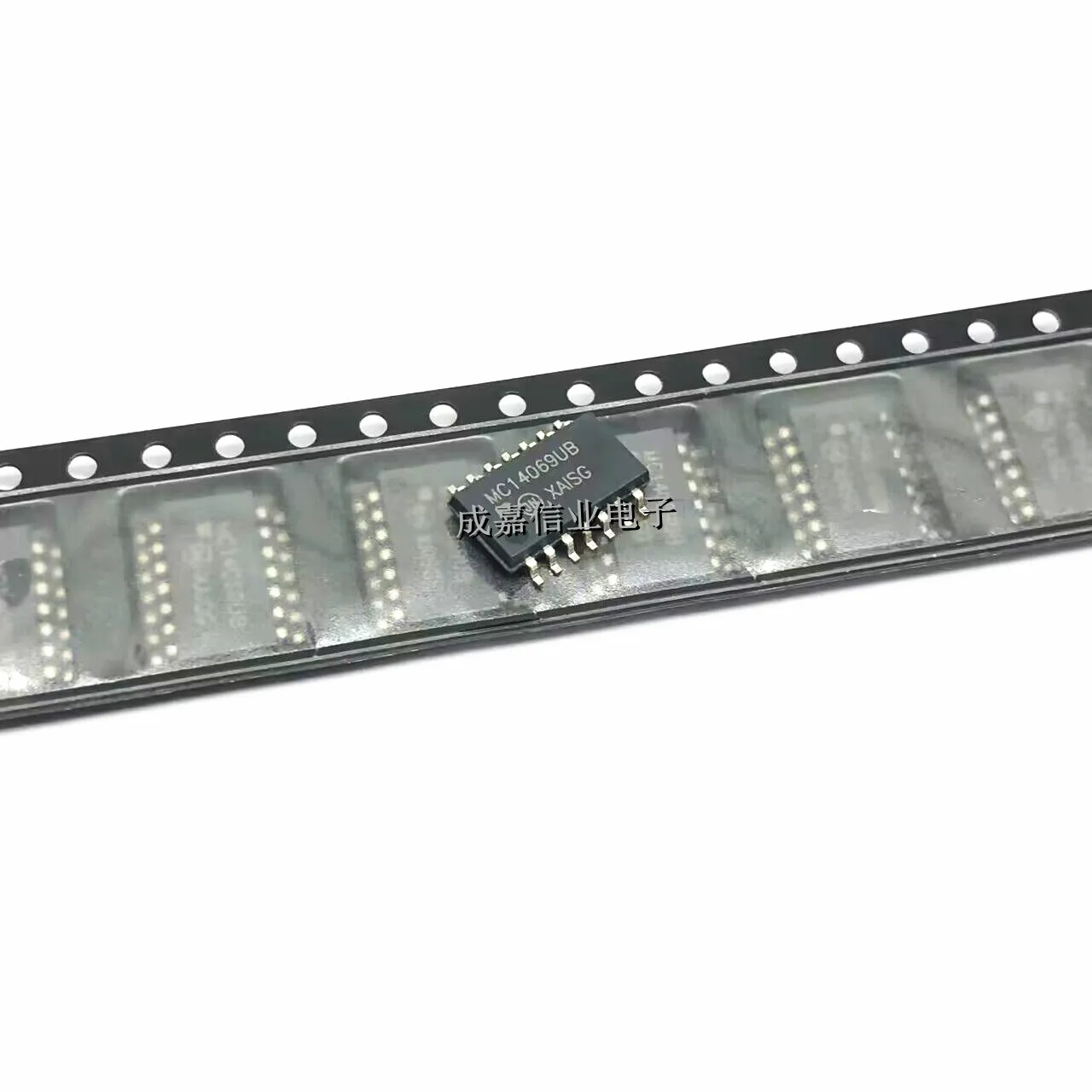 Inversor CMOS de 6 elementos, temperatura de operação de 14 pinos:-55C, MC14069UBFELG, SOIC-14, MC14069UB, 125 C, 10 peças por lote