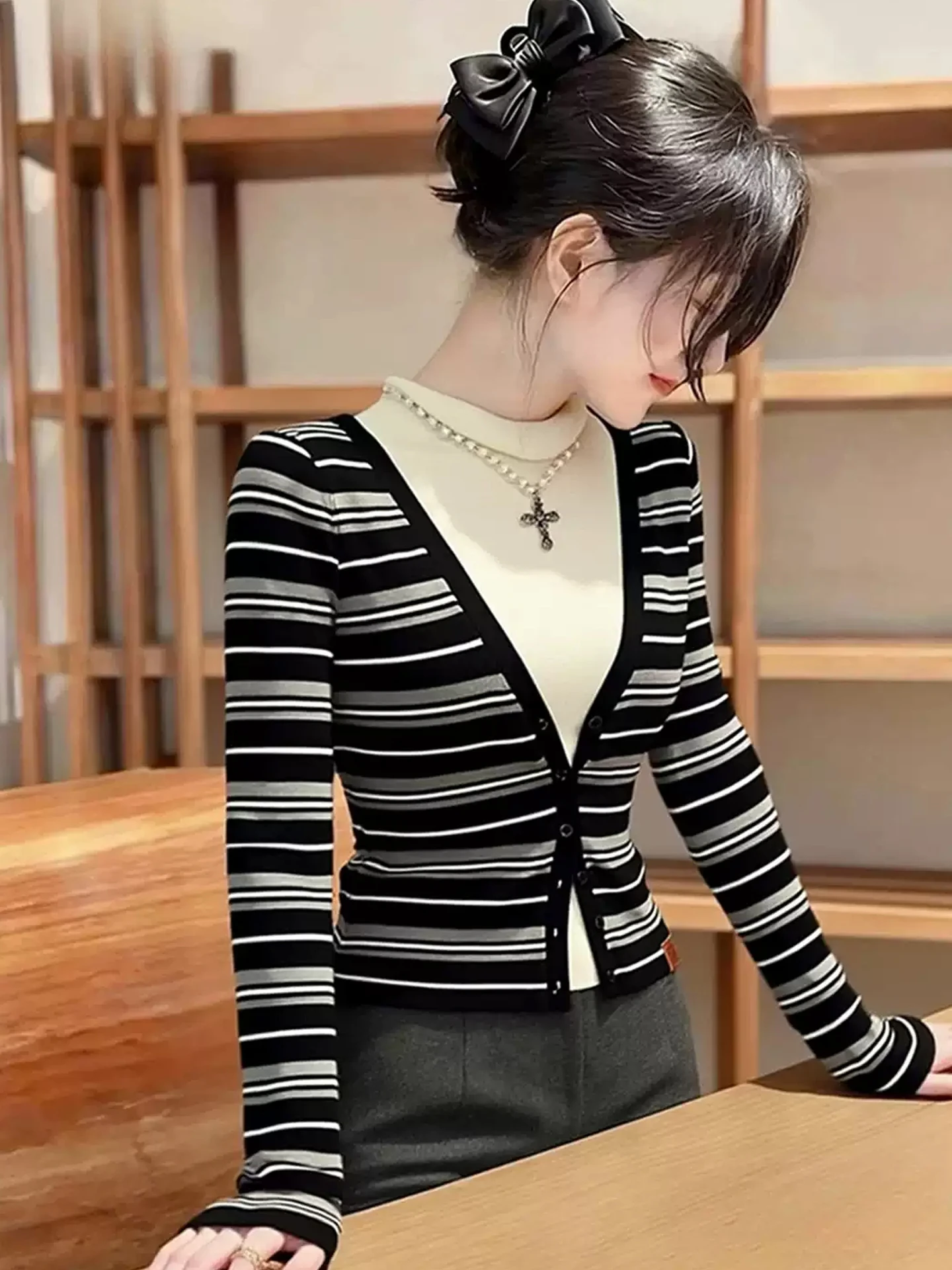 

Faionable Striped Knit Top Fake Two-Piece Long Sve Base irt Color Blo Design Winter New Sle Commute Sle Slim Fit