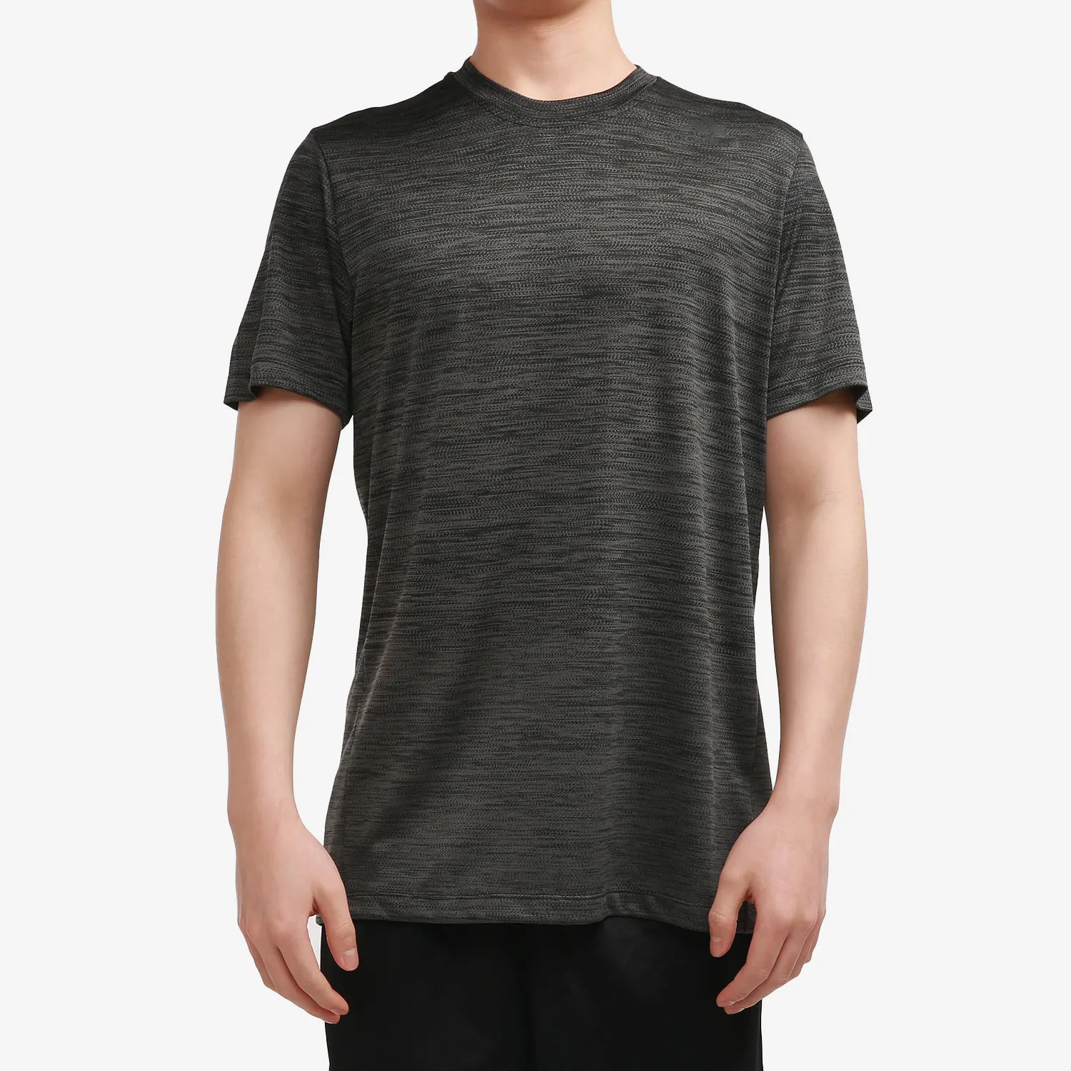 

Adidas Genuine Current Season новая мужская дышащая стильная спортивная футболка с круглым вырезом FJ6125