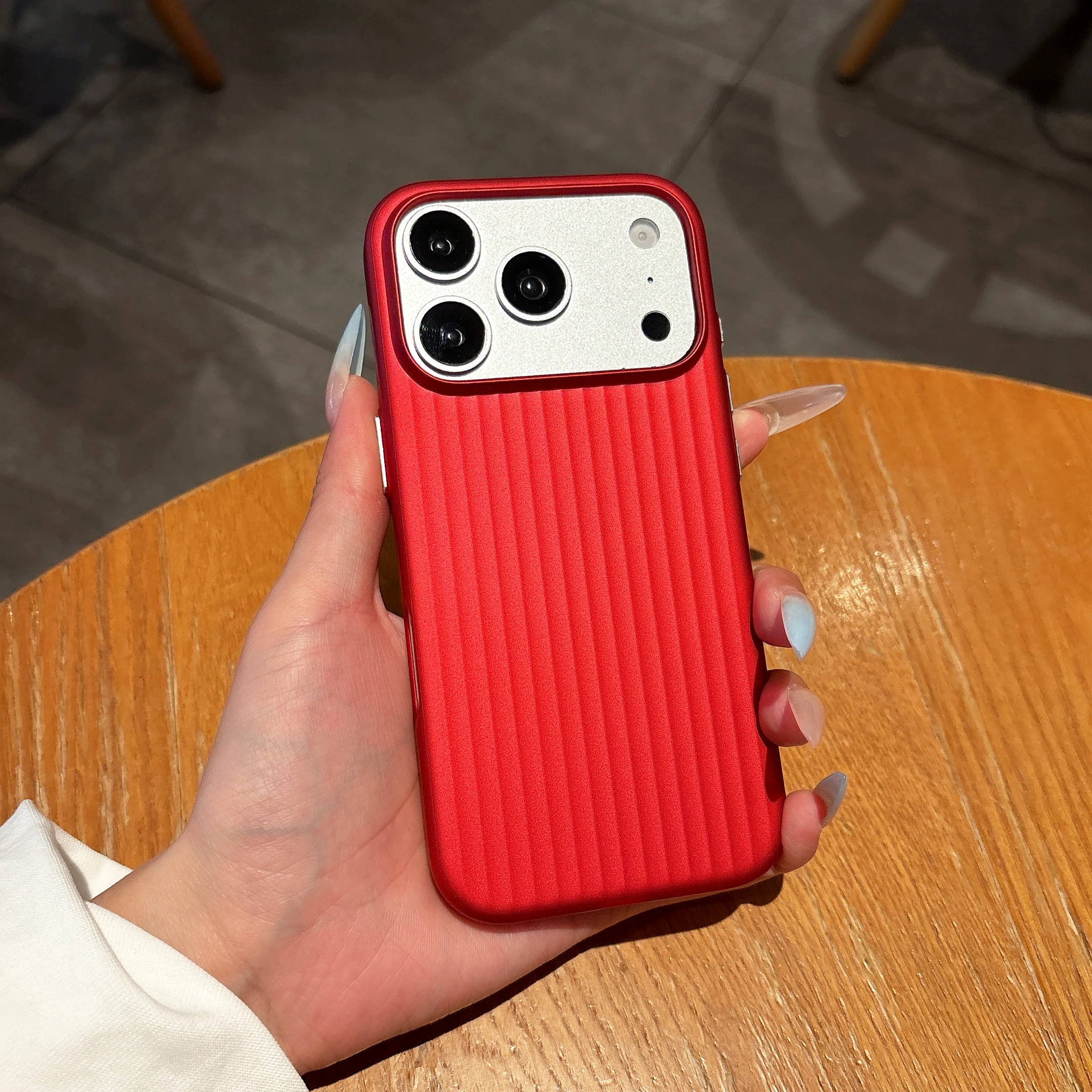 Luxuriöse gestreifte Metallic-Lack-Schutzhülle für iPhone 17 Air 16 15 14 13 12 11 Pro Max Plus – Stoßfeste Kamera-Schutzhülle aus PC