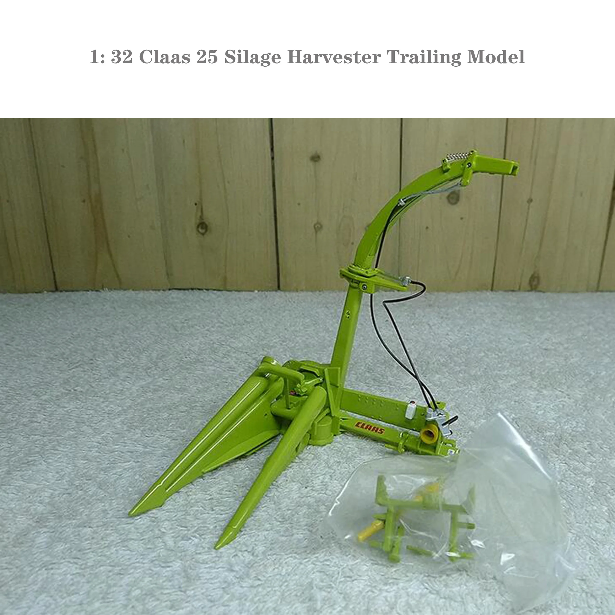 

1: 32 Claas 25 Silage Harvester Trailing Model Alloy finished product collection model