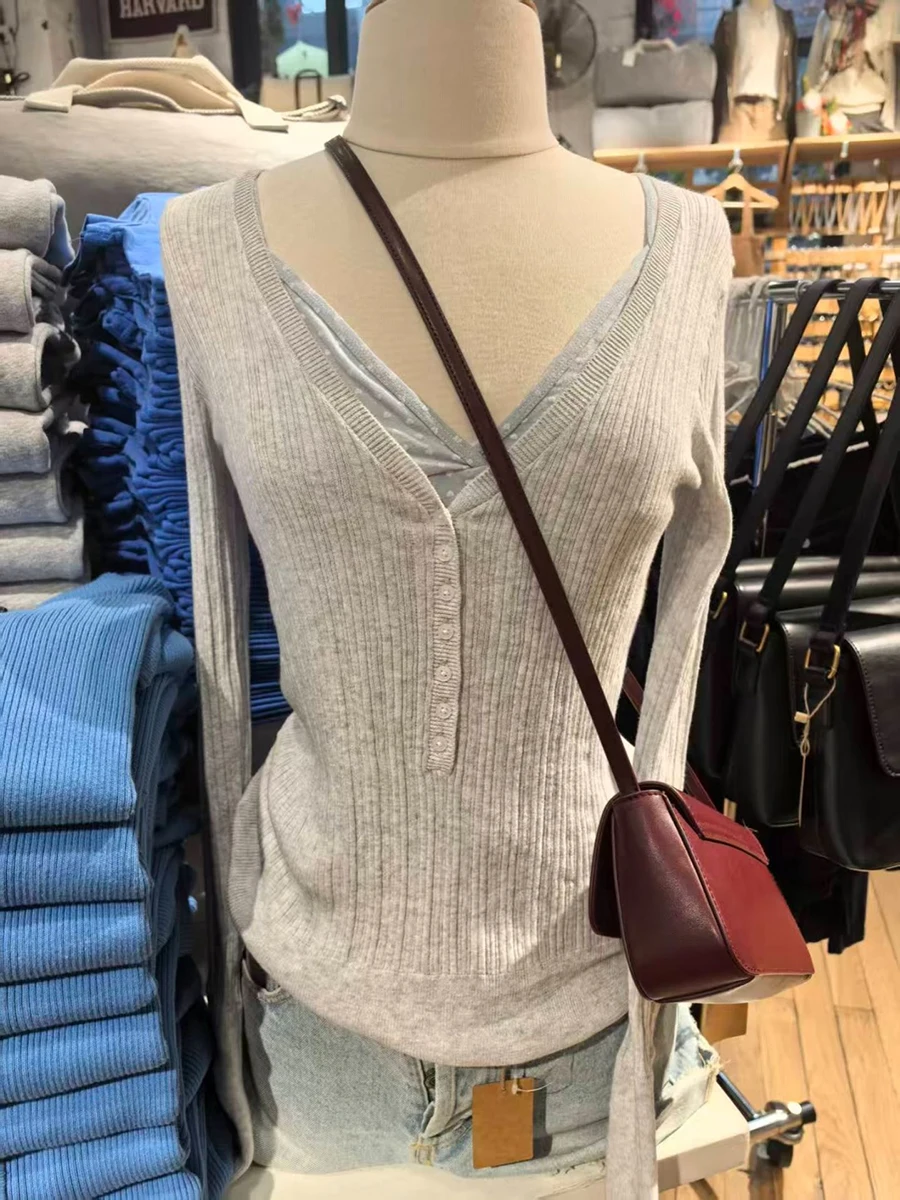 

Solid Knitted Slim Long Sleeve T-shirt Woman Spring Buttons V-neck Cotton Tee Shirt Casual Simple All-match Sweet Basic Knitwear