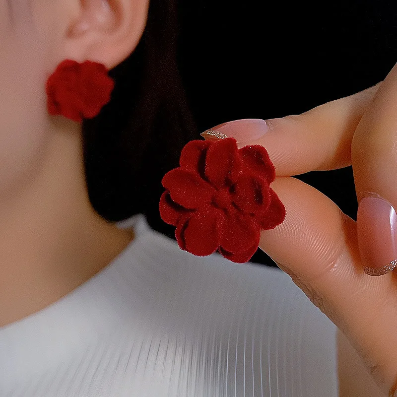 Flocking Flower Earrings for Women French Retro Fashion Red Flower Stud Earring Temperament Wholesale Simple Jewelry Female