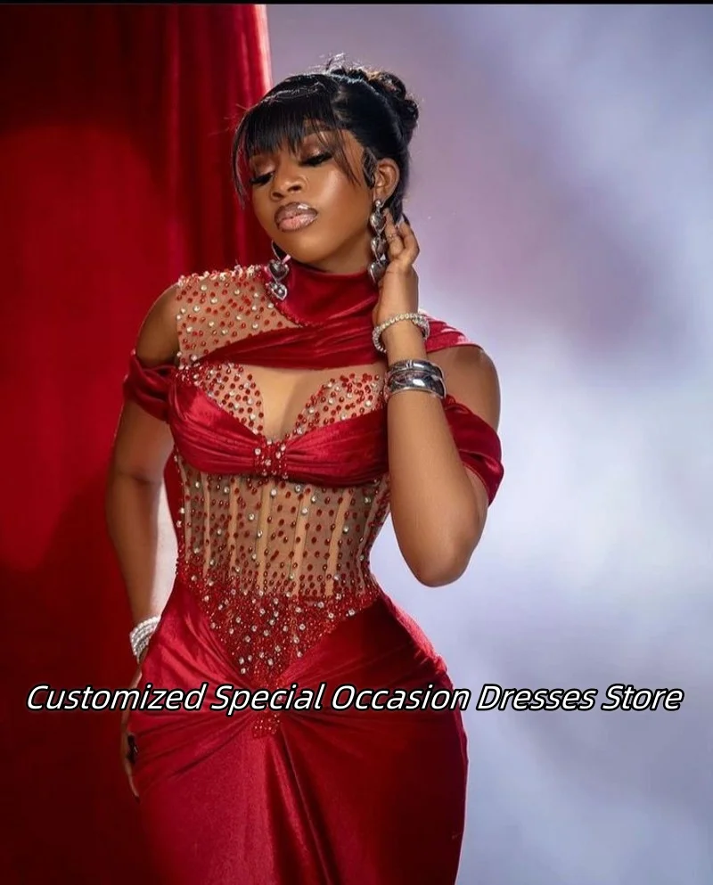 Eleganckie wina-różowe suknie wieczorowe z wysokim dekoltem, delikatne zdobienia z koralikami, odkryte ramiona, krój syreny, suknie balowe, suknie ślubne na zamówienie.