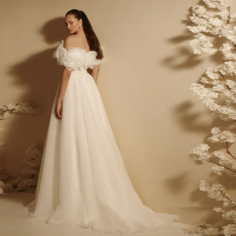 คลาสสิกสายชุดแต่งงานที่ไม่มีสายหนังแขนกุดชุดเจ้าสาวทําด้วยมือดอกไม้ที่กําหนดเองความยาวชั้น Vestidos De Novia