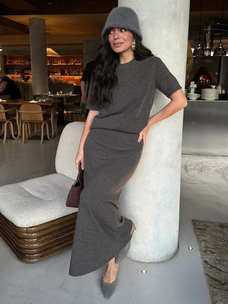 

New Knitted ort Sve Top And Skirt Set Simple Design Women's Faion Ensemble round Ne Pullover Long Pants Summer 2025