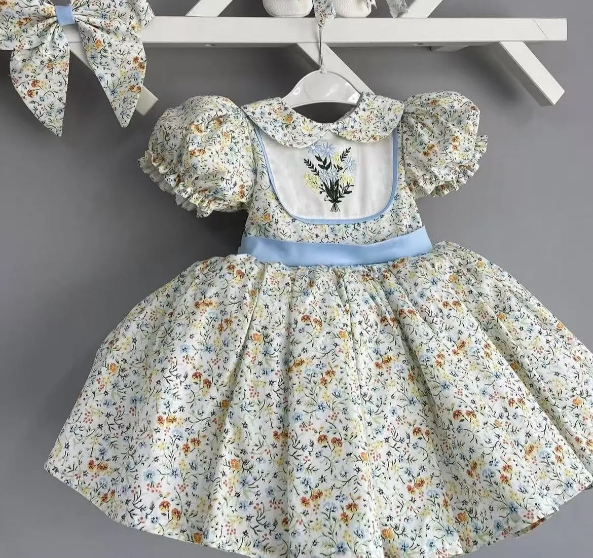 

Винтажное платье принцессы с цветочной вышивкой для маленьких девочек 0-12 лет для праздничной фотографии на день рождения B386