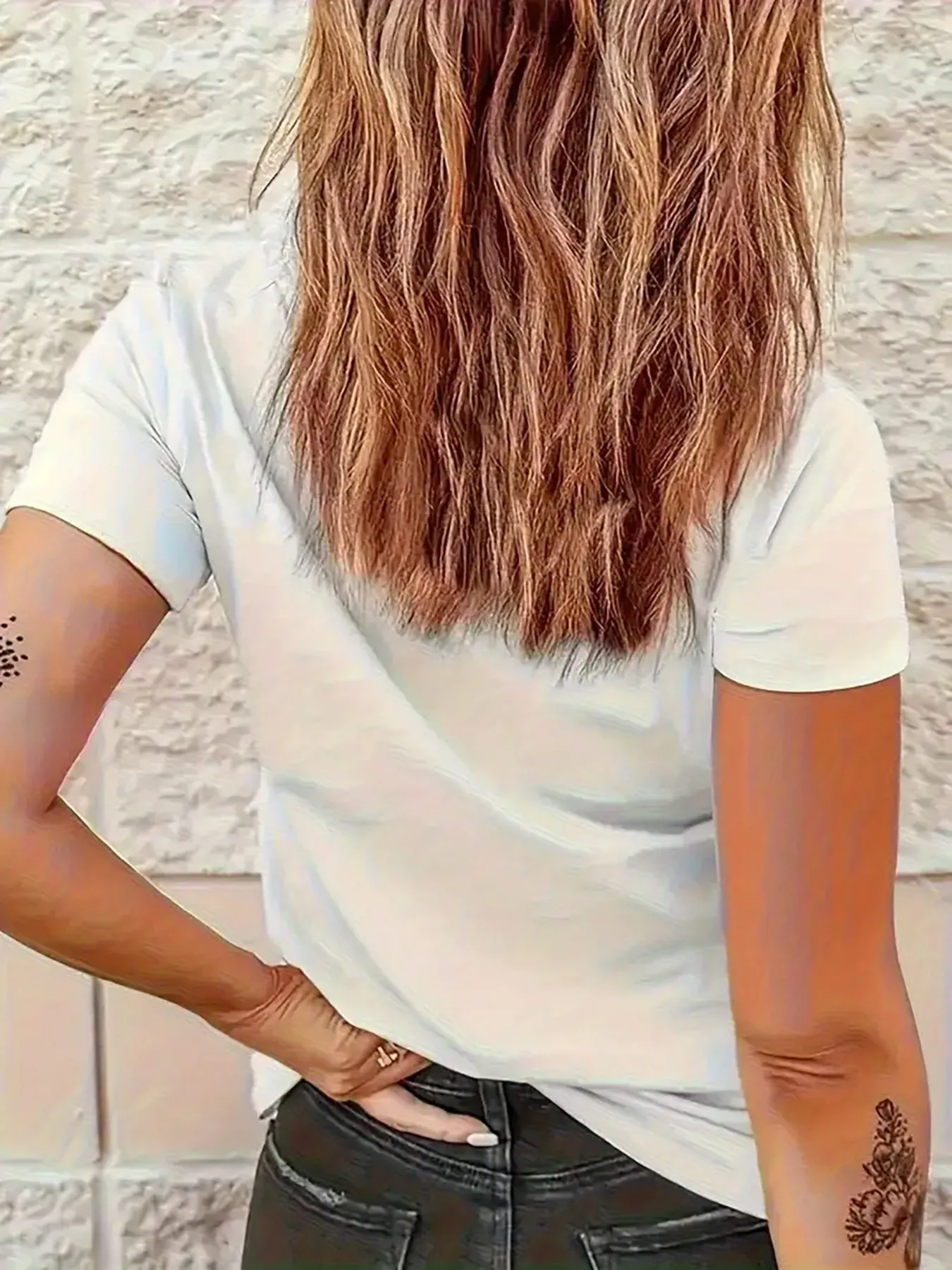 T-shirt da donna con stampa simpatico cartone animato Little Miss Christmas Spirit Graphic Abbigliamento donna Morbido e traspirante O Neck Tees Y2k Clothes