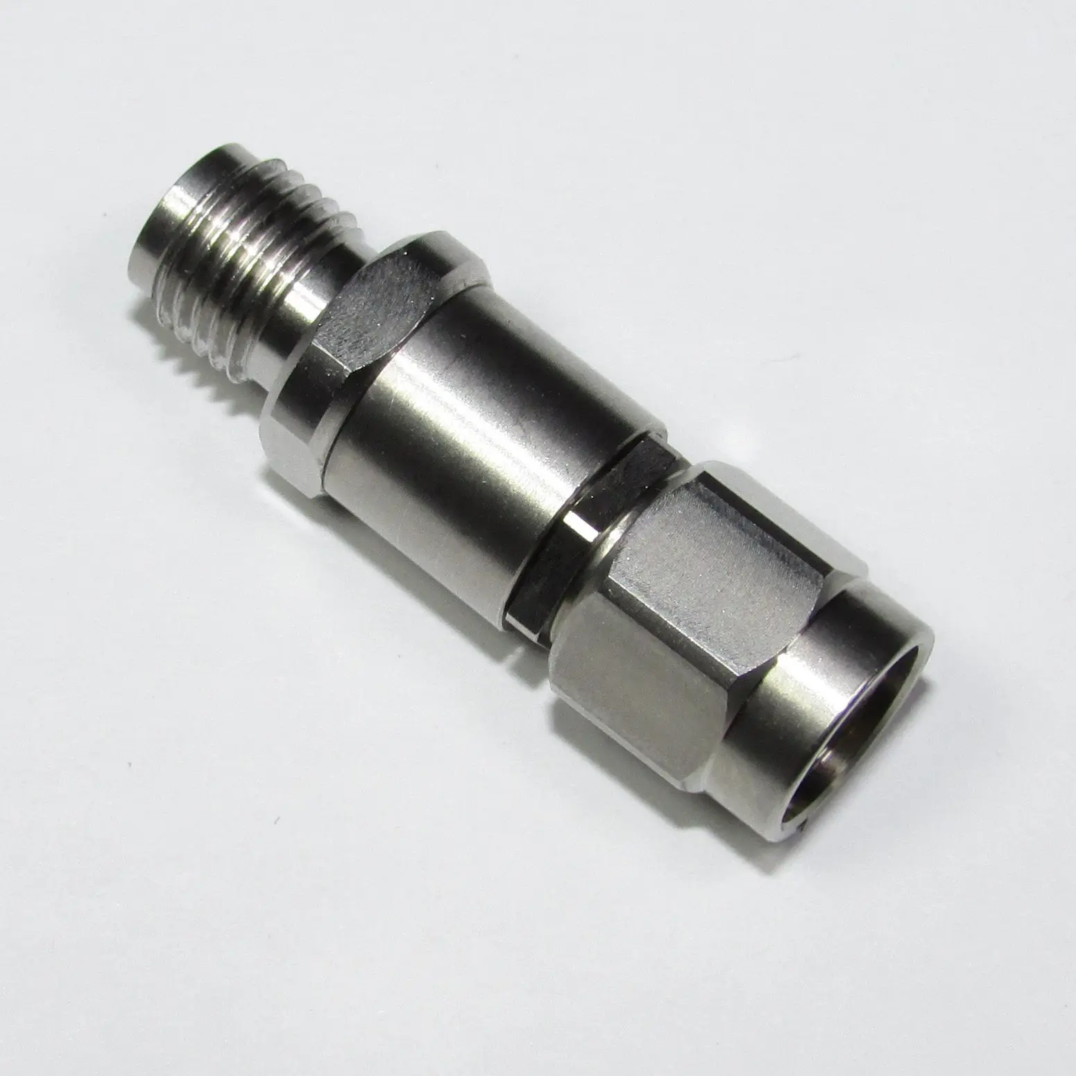 

2.92mm male/2.92mm female DC-40GHz standing wave less than 1.2dB RF microwave coaxial converter