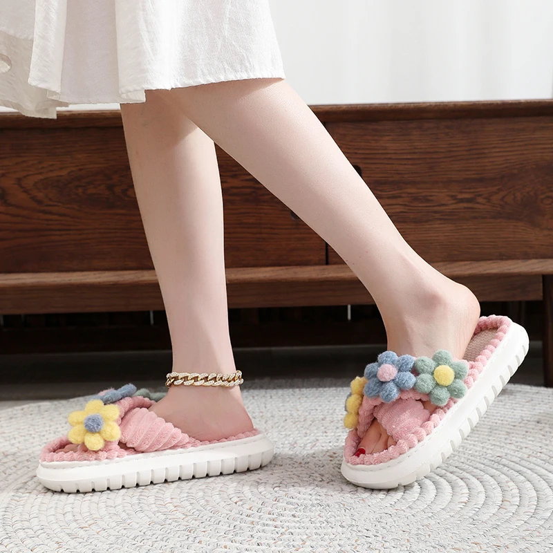 Women's Fashion Floral Linen Slippers Breathable and Lightweight Indoor Shoes with Cross Strap Design Suitable for All Seasons