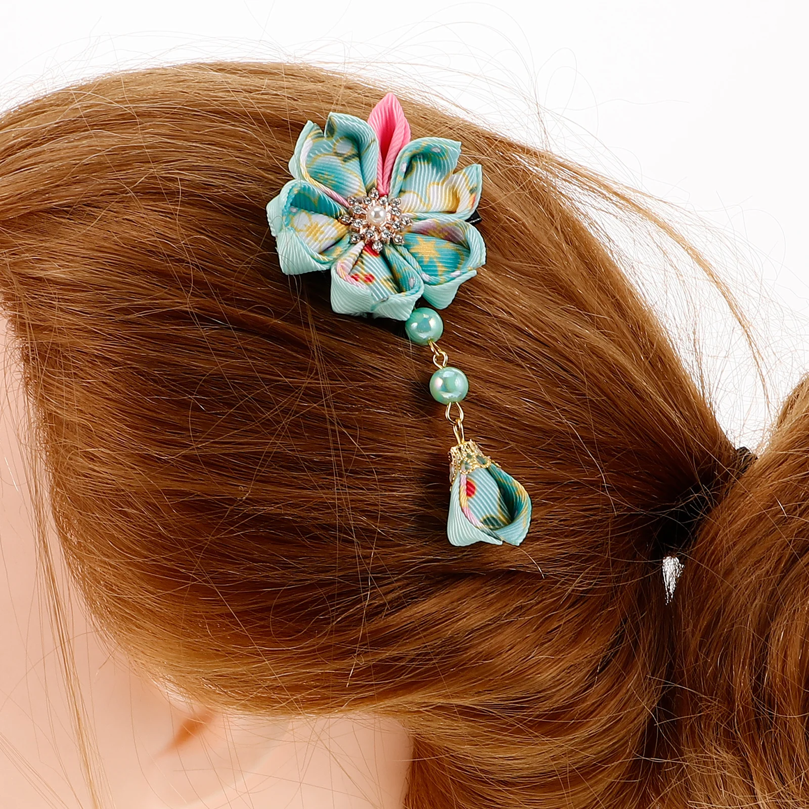 

2Pcs Japanese Kimono Flower Hair Clips Light Green Tassels Traditional Elegance for Girls Hanfu Cosplay Cultural Festivals