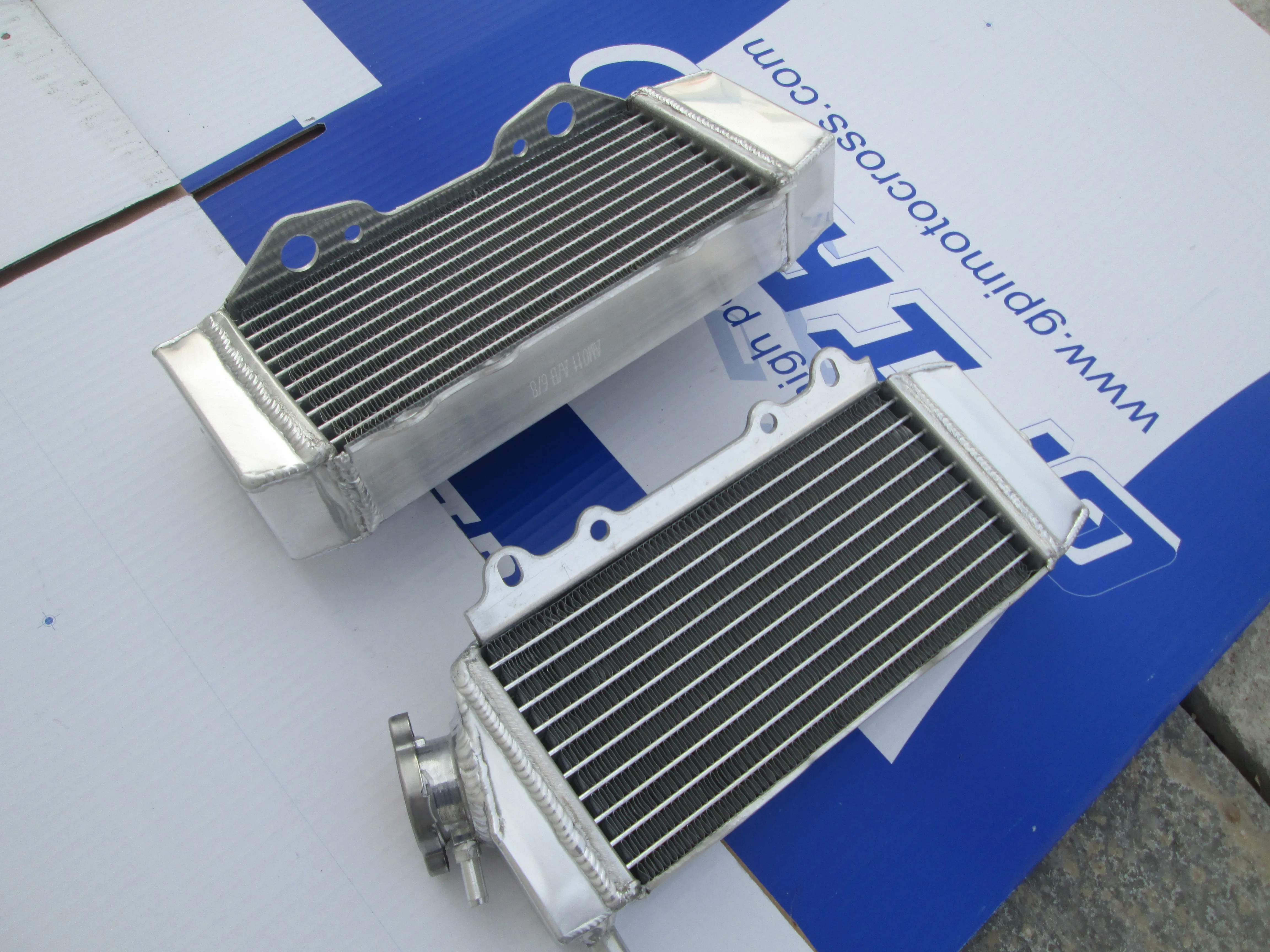 

Aluminum Radiator for Kawasaki KXF250 KX250F KXF 250 2004 2005 04 05 KX 250 F