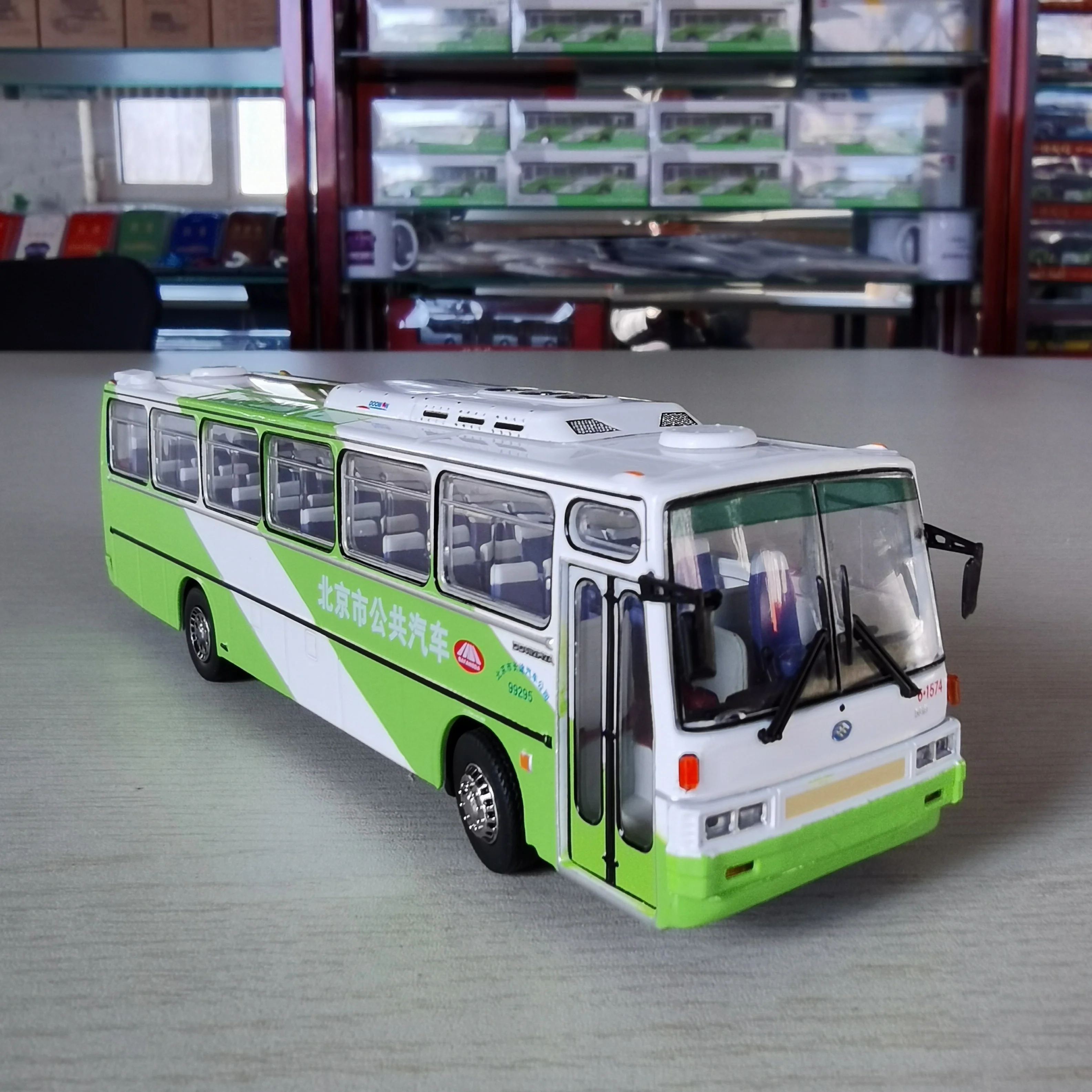 Diecast escala 1:64 ônibus huanghai dd6112h2a 916 bafangda edição modelo de carro brinquedo colecionável presente lembrança exibição ornamento