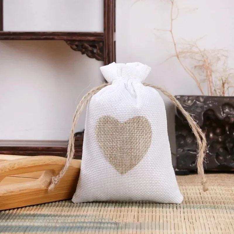 

New 50 Pcs/Lot Heart Shape Jute Drawstring Bags 8x10cm 10x14cm Jewelry Small Pouches Wedding Christmas Gift Package Pocket Bags