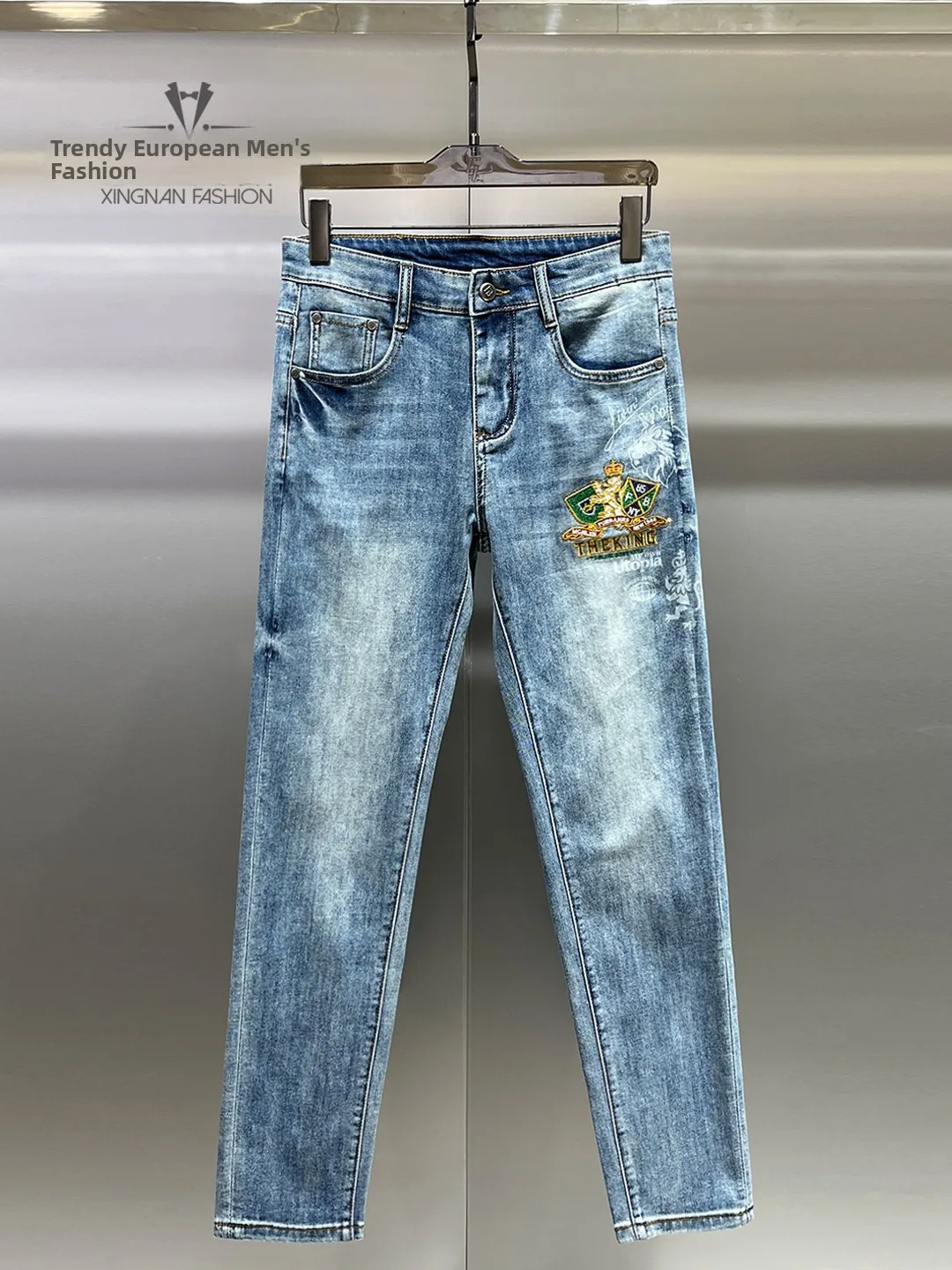 

Spring 2026 Men's Slim Fit Jeans mid Waist hine Embroidery Light Blue Waed Elastic Comfortable Long Pants Breathable