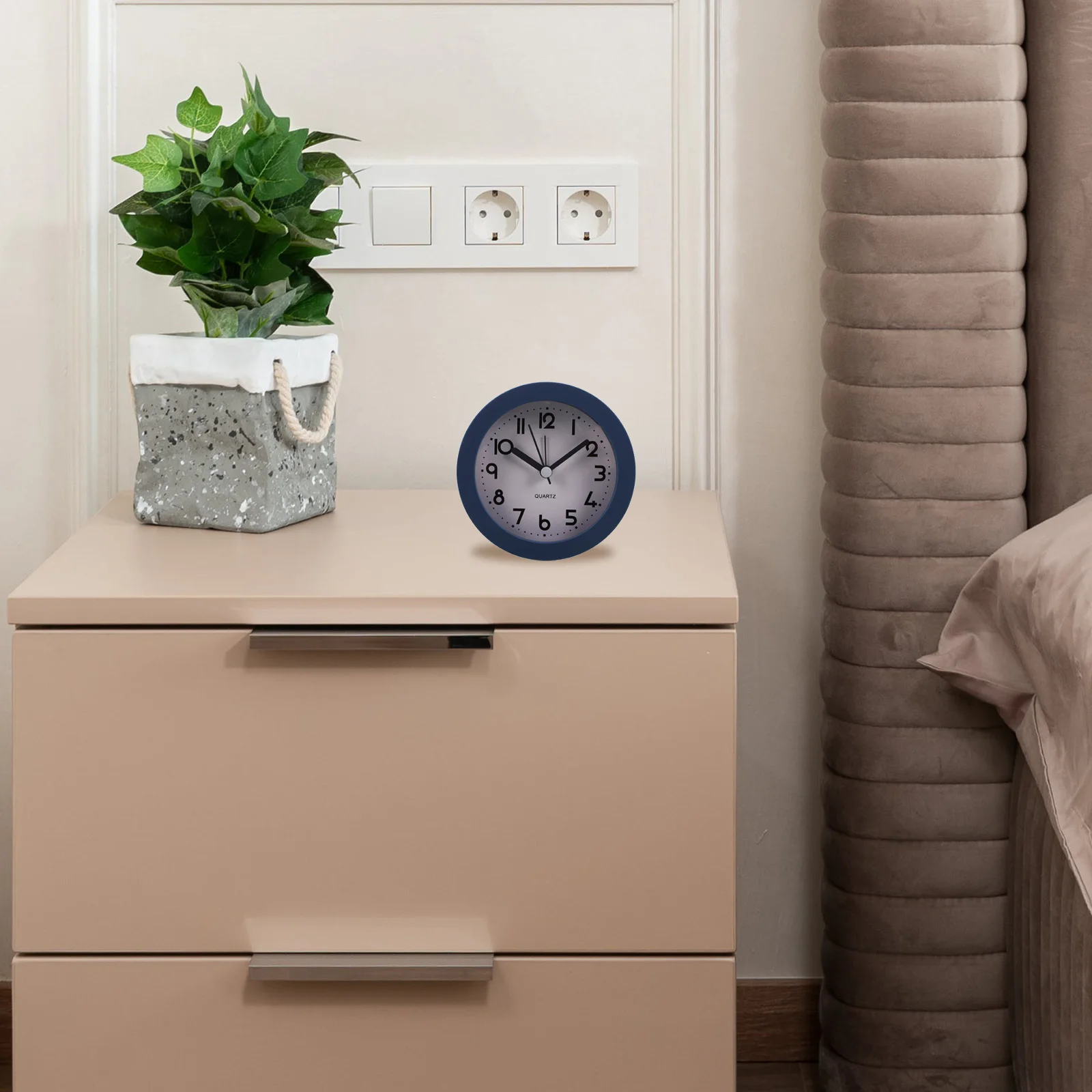 

Quiet Night Light Kids Alarm Clock Cute Non Ticking Analog Quartz Small Bedside Bedroom Desk Clock Decorative Silent Sweep