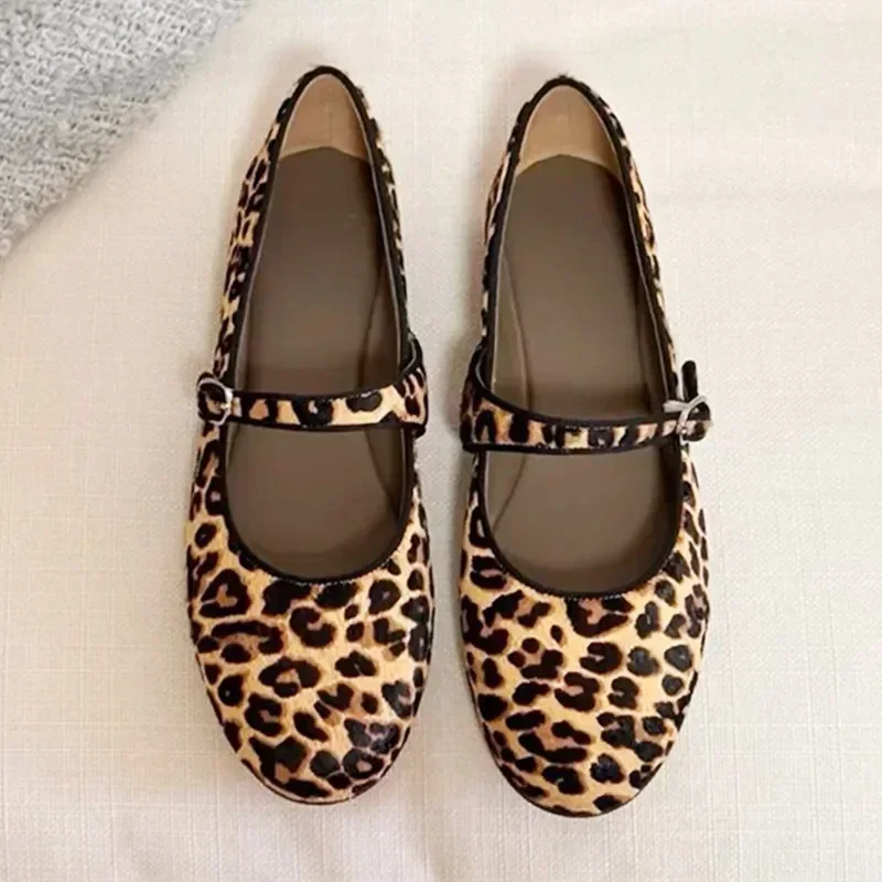 Zapatos Mary Jane de gamuza de leopardo de diseñador de marca de lujo, zapatos de Ballet de fondo suave antideslizantes con hebilla de cinturón de Metal para mujer, zapatos planos ligeros y acogedores
