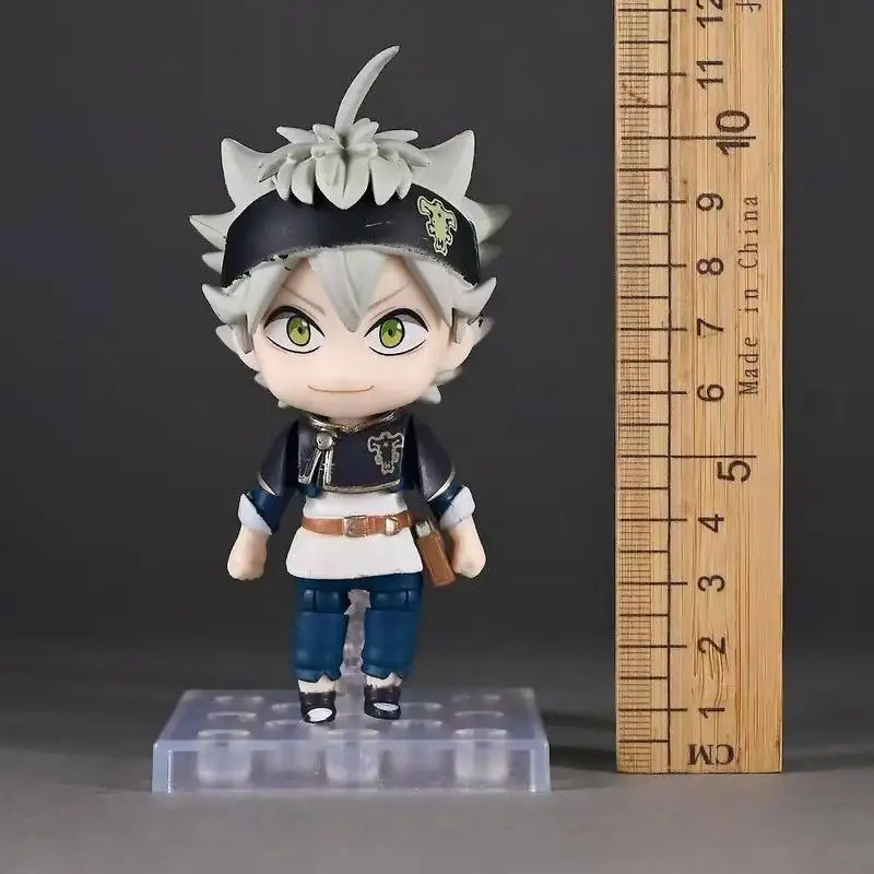 Figura de acción de PVC intercambiable Q Version Black Clover Asta 2659 con rostro intercambiable y articulado para entusiastas del anime, modelo coleccionable en caja.