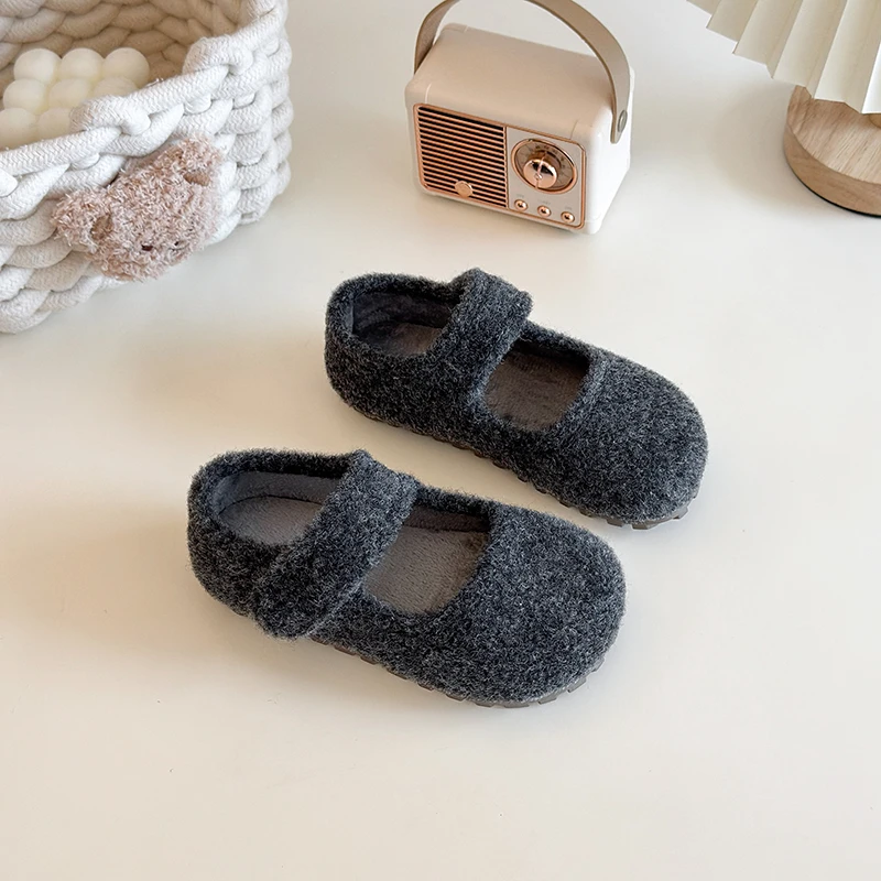

Children's flat shoes 2025 winter new children's warm plush shoes, girls' fashionable and comfortable flat casual shoes