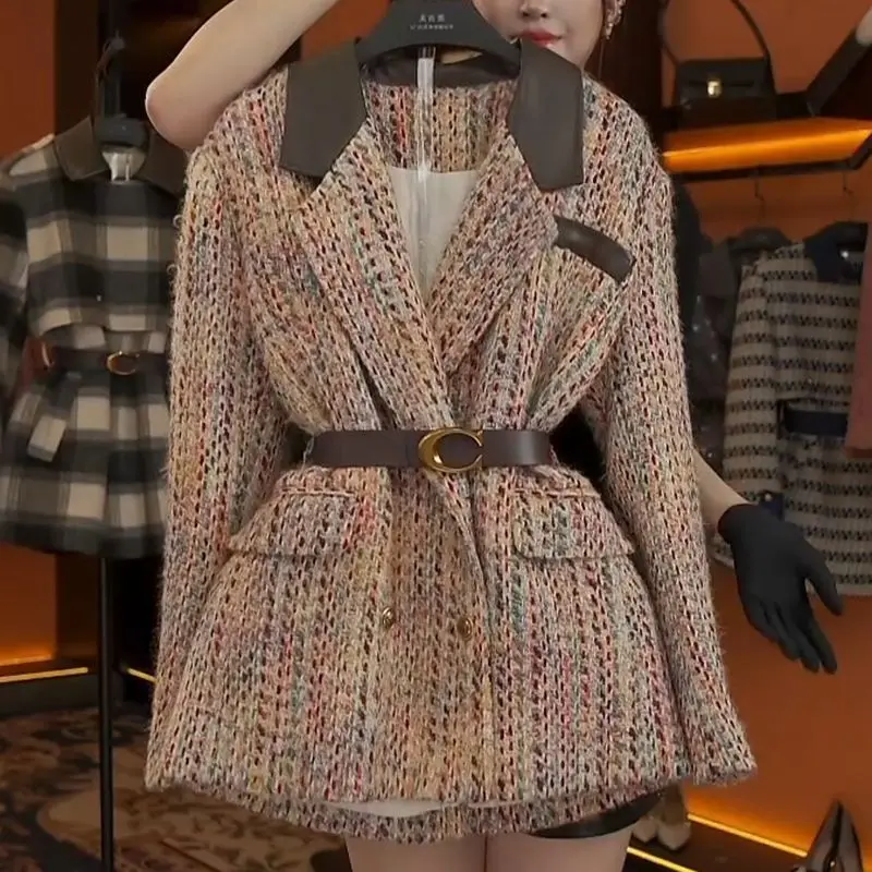 Damska kurtka puchowa zimowa 2025, dopasowany krój, z paskiem w talii, pikowana, ciepła, ocieplana odzież wierzchnia w stylu marynarki, modna.