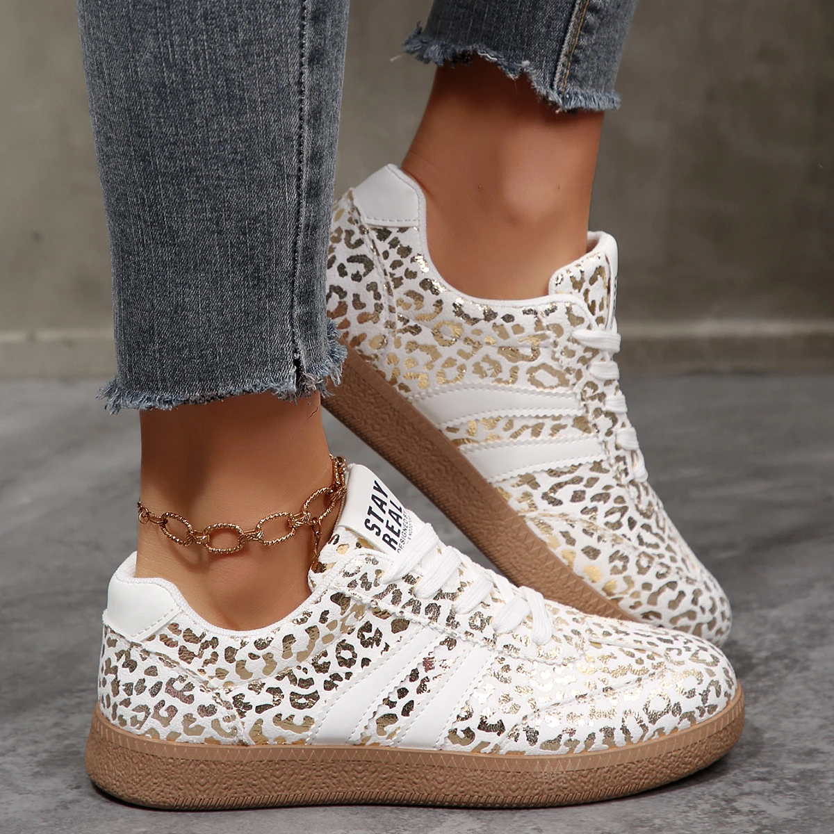 2026 Herbst Damenmode Wildleder-Sneaker mit Doppelschnallen-Metalldetails Leichte Atmungsaktive Bequeme Freizeitschuhe – Detail 2