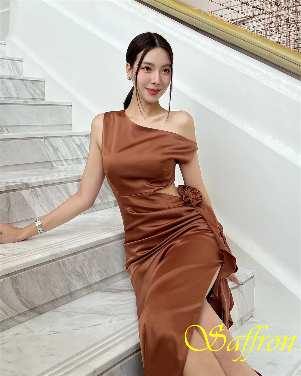 تخصيص مثير الساتان الجانب الشق مساء اللباس رشيقة الزهور فساتين حفلة موسيقية أزياء قارب الرقبة مستقيم فساتين المناسبات الخاصة