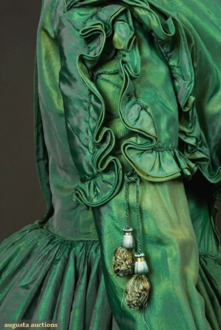 1840-х годов Тюдор Елизаветинская королева, прогулочный костюм, регентский королевский двор, благородная принцесса, послеобеденное платье, бальное платье для чаепития