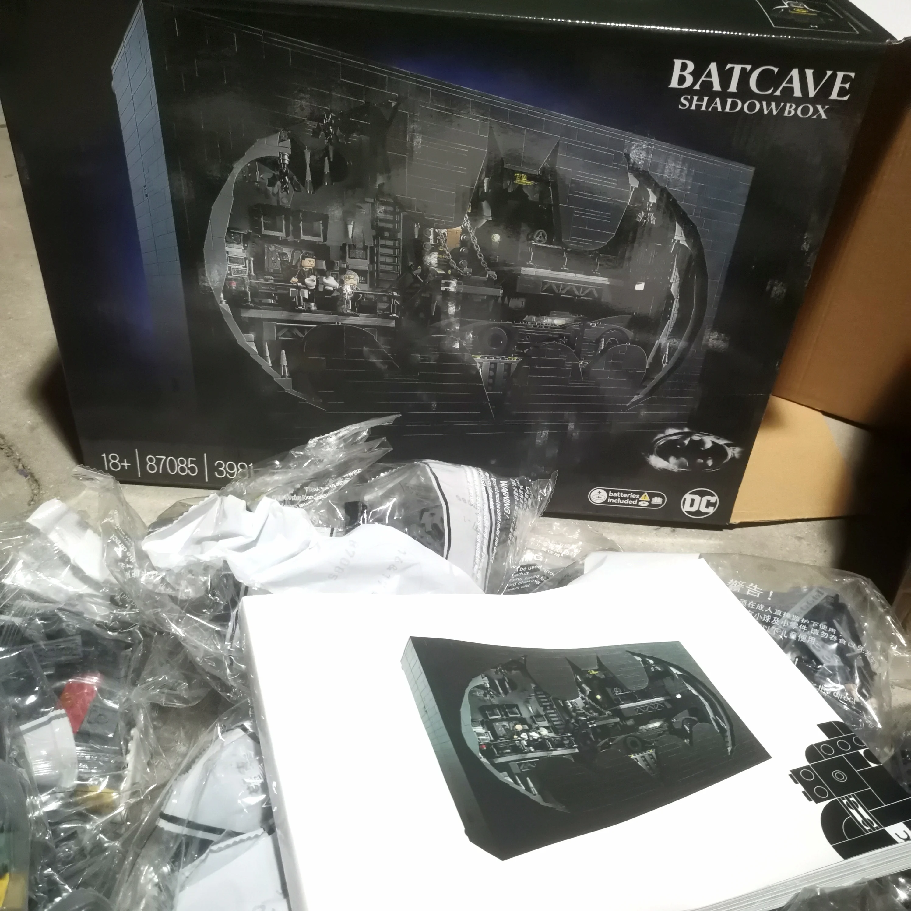 

With Original Box Boys Adult Christmas Birthday Gifts Compatible 76252 Batcave Shadow Box Classic 1989 Model