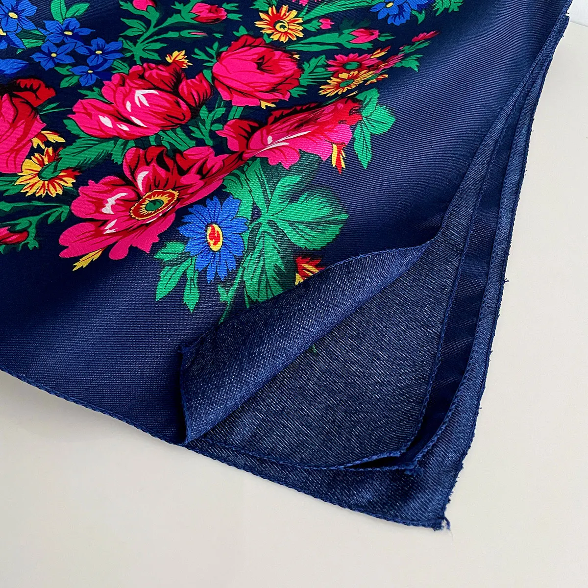 2025 Neueste 70 cm Baumwolle Blumendruck Frauen Bandanas Quadratischer Schal Mädchen Stirnband Zubehör Taschentuch Halstuch Haarschal – Detail 11