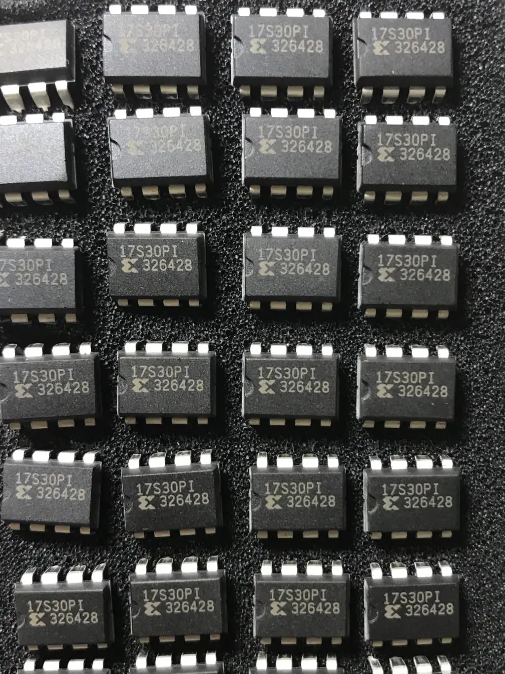 

Бесплатная доставка XC17S30LPC XC17S30LPI XC17S30PI XC17S30PC IC 10 шт.