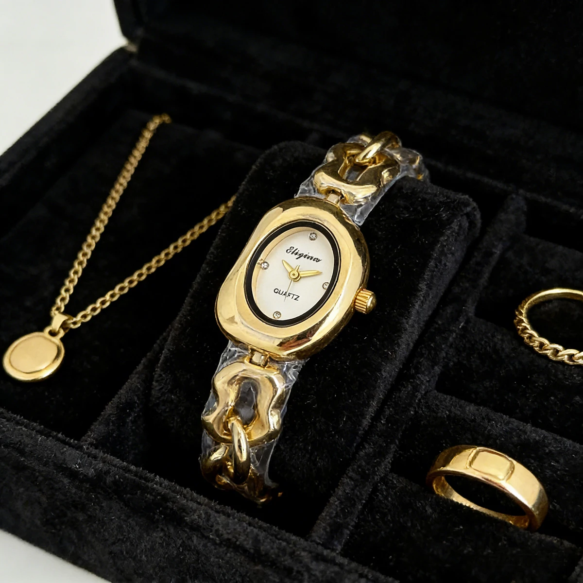 Student Ladies' Quartz Watch, Half-Moon-Shaped Casual Fashion Wristwatch, Simple Chain Bracelet, Lightweight and Durable, Shows Off a Gentle Look
