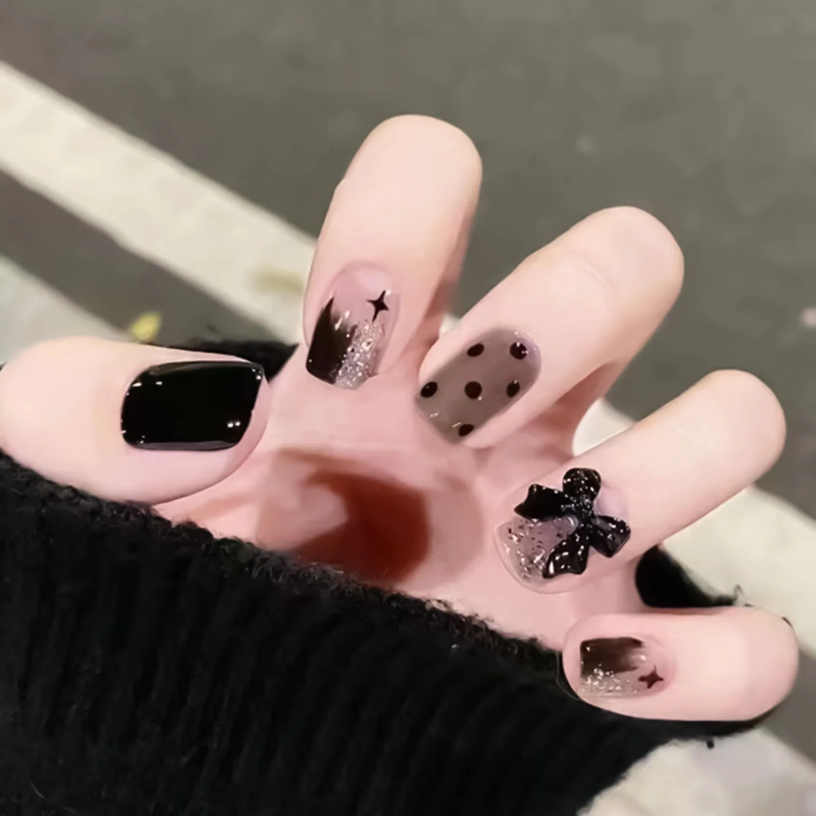 Gradient Black Fake Nails Y2K Girls Charms Press on Nails Silver Star Moon Printed Medium Length Ballerina False Nails Tips