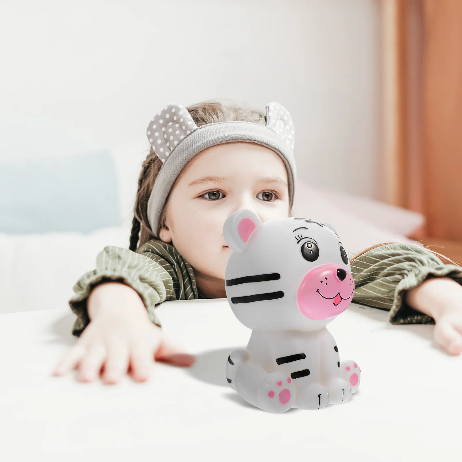 1 個の虎の形の貯金箱クリエイティブ愛らしい貯金ポット子供のための誕生日プレゼントホームデスクトップ装飾貯金箱飾り