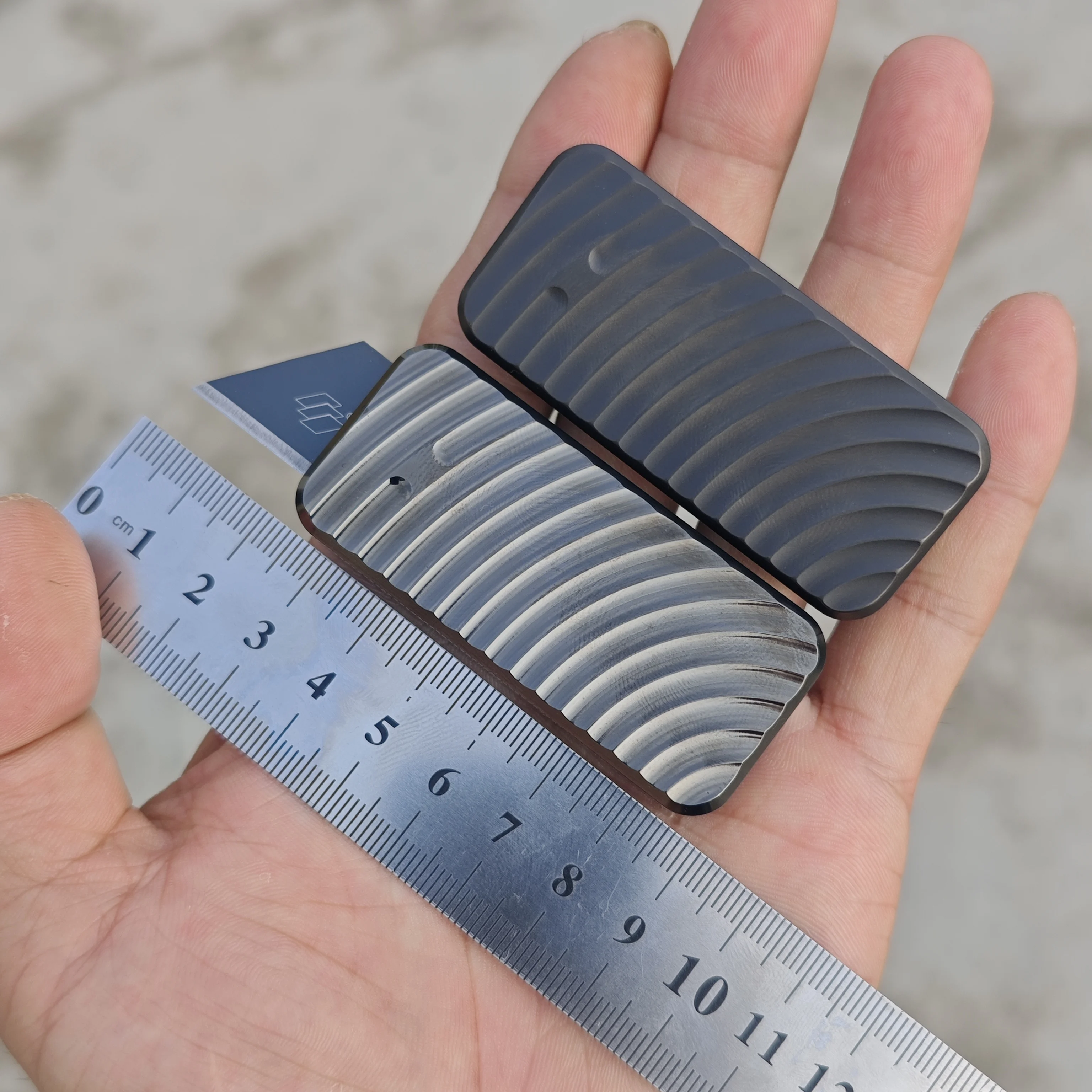 

WinterPudding Gen 2 “Push Card” TC4 Titanium Utility Knife – Tool-Free Quick Blade Replacement, Compact & Practical EDC