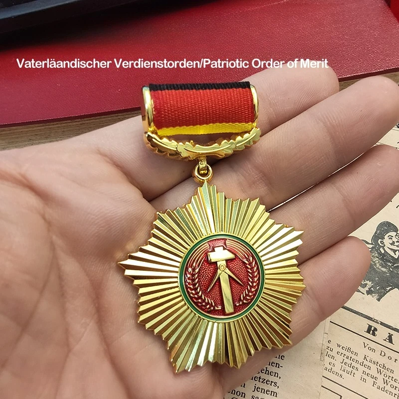 The Order of Merit of The East German Republic Golden, Silvery and Bronze Ribbon Medal 【Box Pack】history Collection Crafts