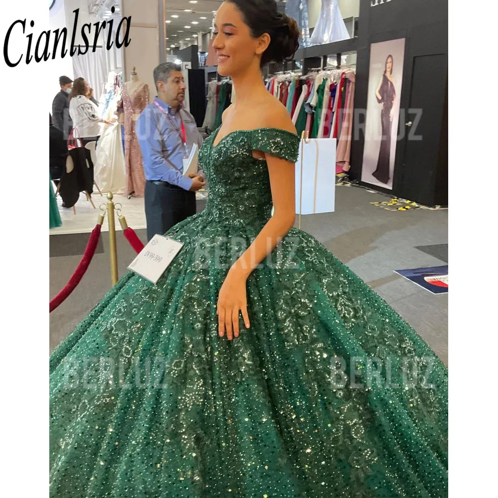 Luksusowa zielona księżniczka Quinceanera sukienka aplikacje z koralikami impreza tiul Elegent Sweet Vestido De 15 16 Anos