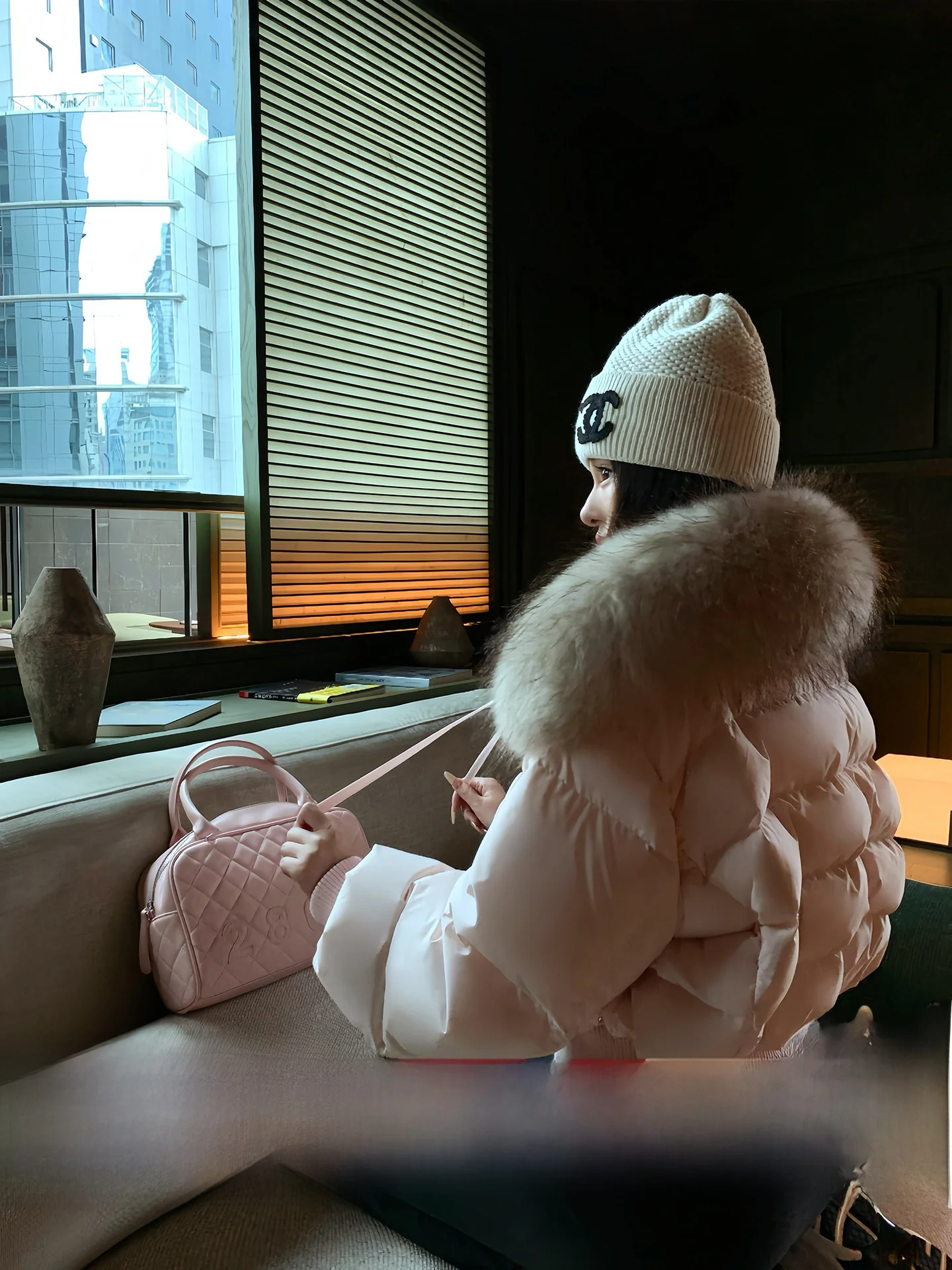 

Женская утепленная розовая пуховая куртка OYFF с меховым воротником, зимняя теплая повседневная куртка на молнии