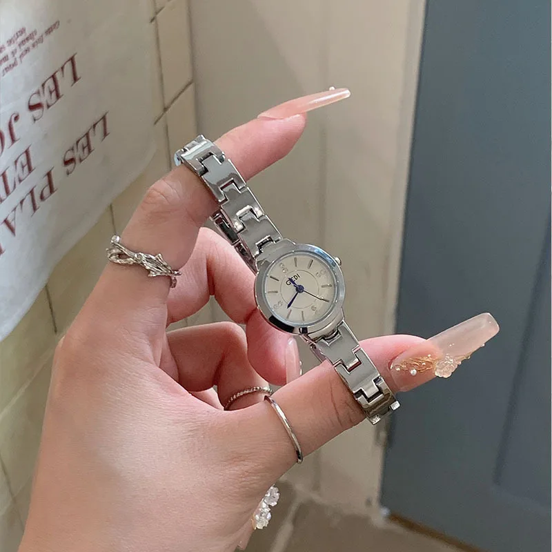 

Koreanstyle simplesmall dial scale exquisite allmatch retro chain literarystudent casual quartz watch female ladies luxury watch