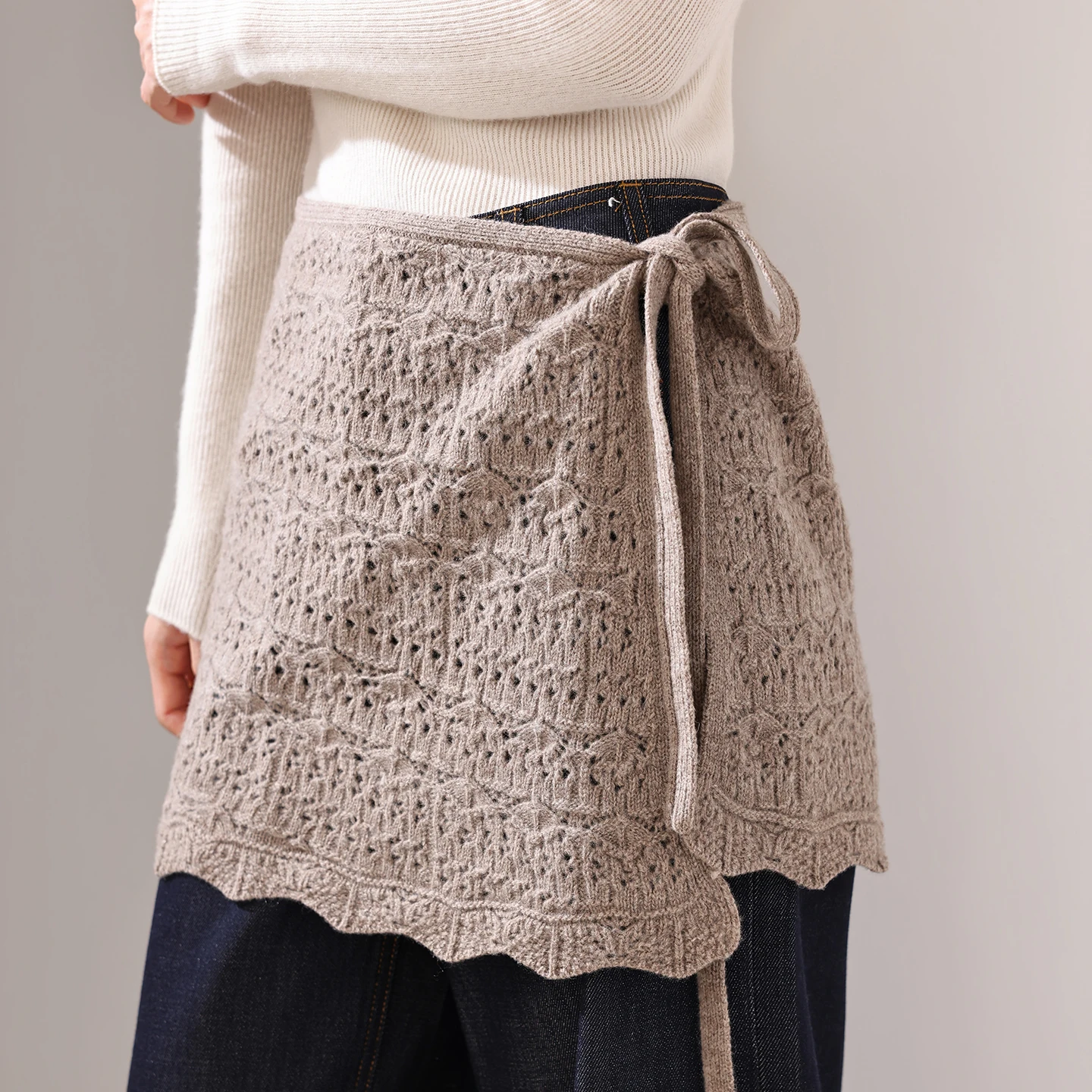 Women 100% Merino Wool Mini Layering Apron Skirt Hollow Knit Butt Cover Side Tie Lace Hem Wrap Skirt Vintage Pure Wool Hip Scarf