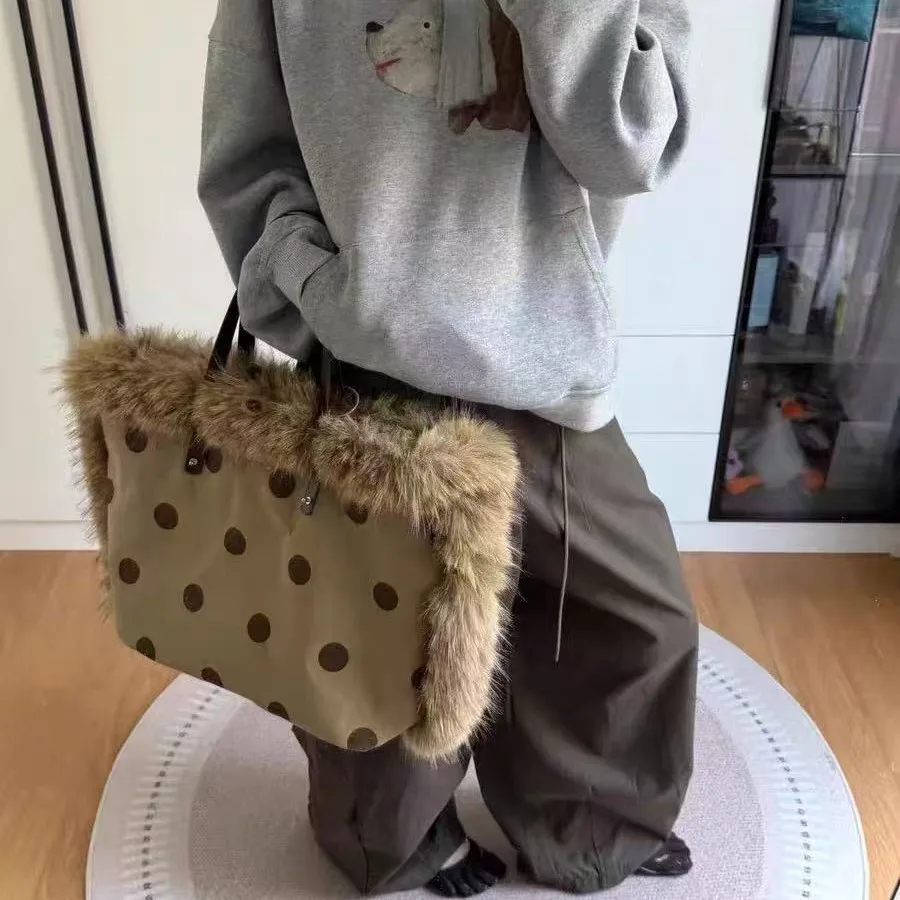 

Fashion Dot Tote Women Bag Fluffy Faux Fur Shoulder Bag NEW Large Capacity Shopper Purses and Handbags Designer Bags for Women