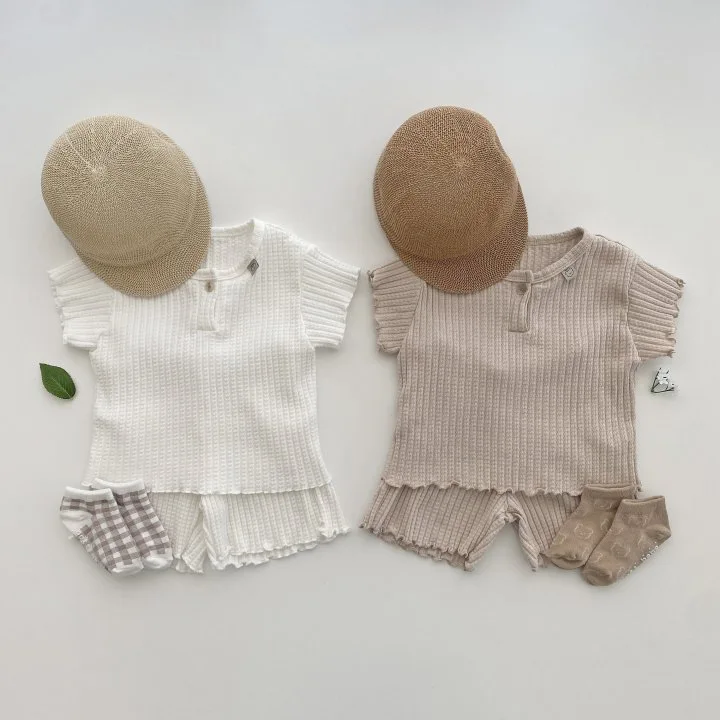 

0-5 year old boys and girls' set 2023 new summer short sleeved solid color T-shirt casual top+striped shorts two-piece set