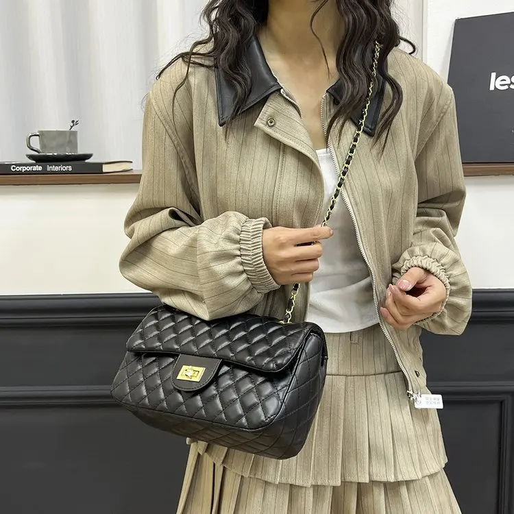 

Daily Commute Women Crossbody Bag Minimalist Colorblock Irregular Flap Versatile Handheld Bag