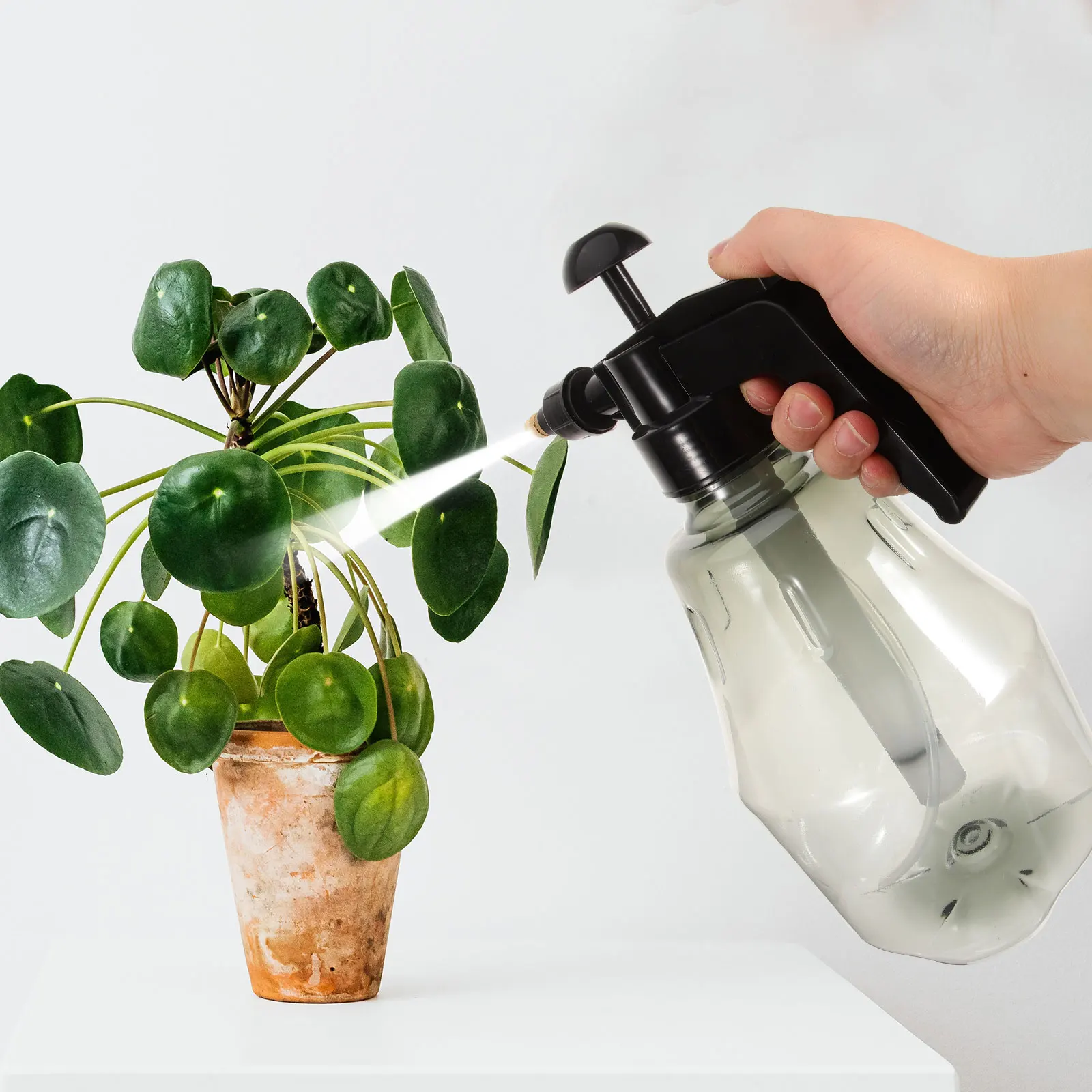 

Portable Handheld Spray Bottle Leakproof Fine Mist Sprayer for Plant Watering Garden Cleaning Large Mouth Small Lightweight