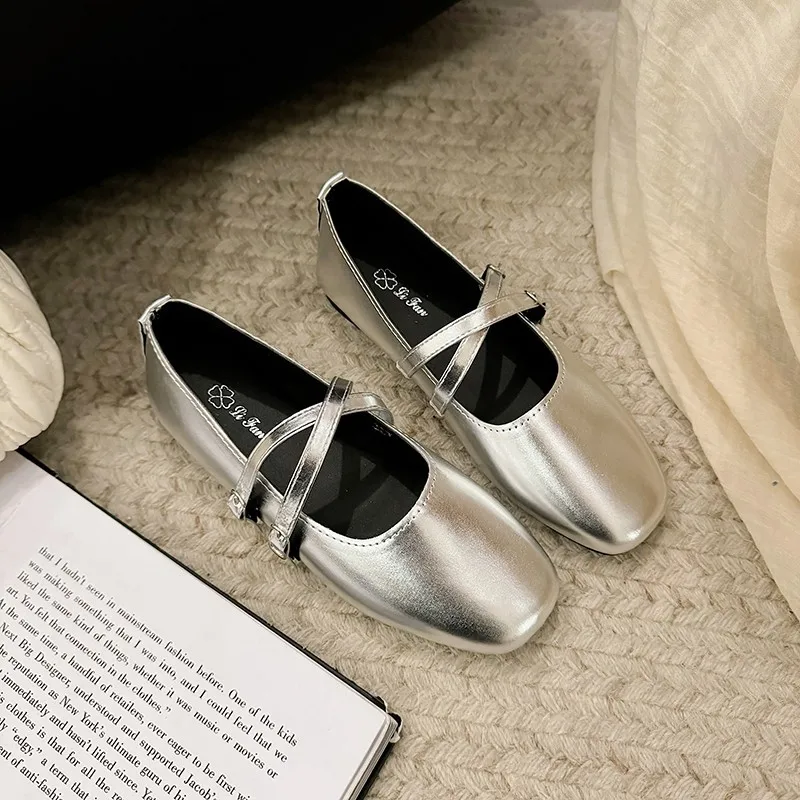 

Spring new shallow mouth metal wind ballet evening gentle temperament small leather shoes