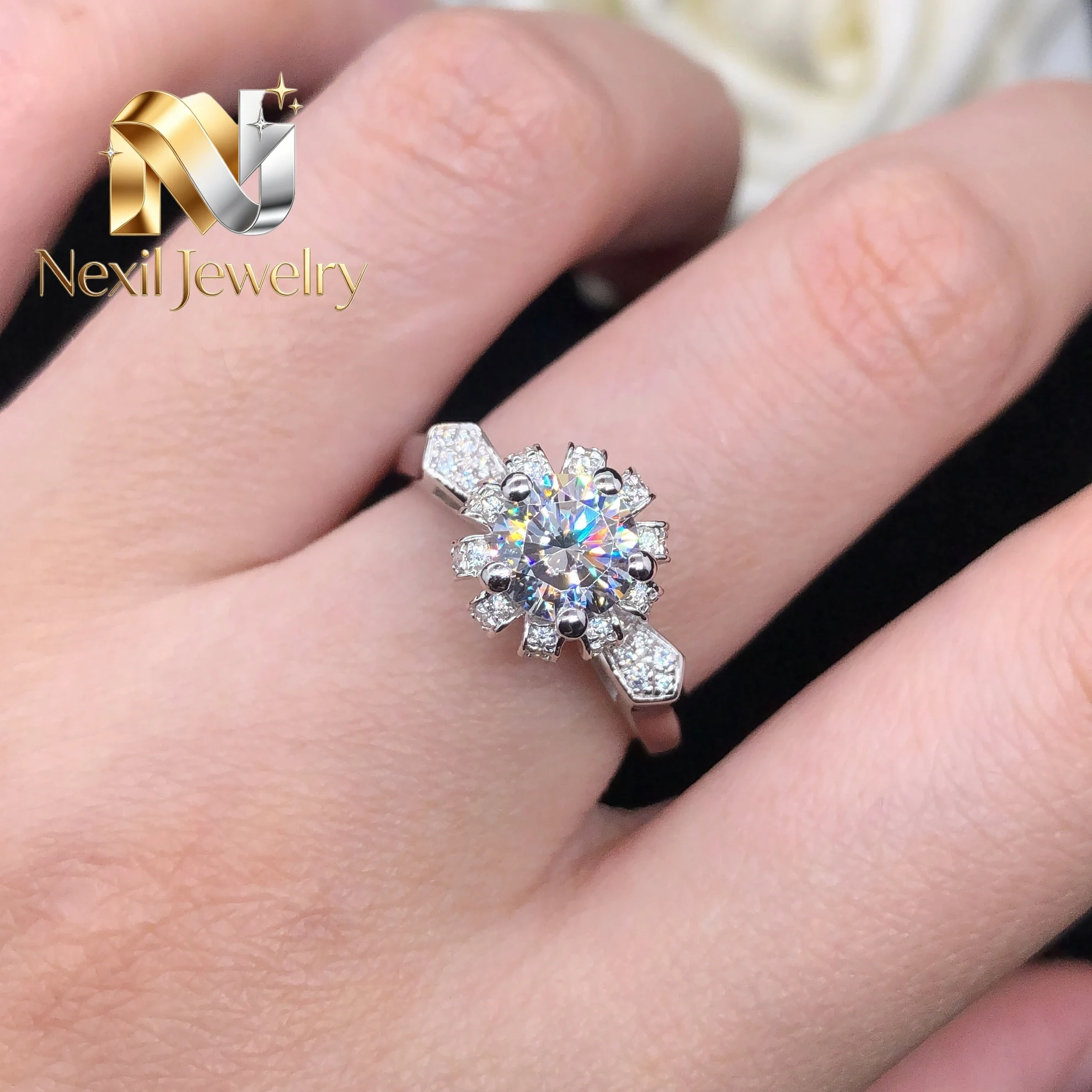 Nexil Jewelry  1Ct 6.5mm D VVS1 Moissanite Diamond Engagement Ring for Her Solid 18K White Gold Jewelry for Women Wedding Ring