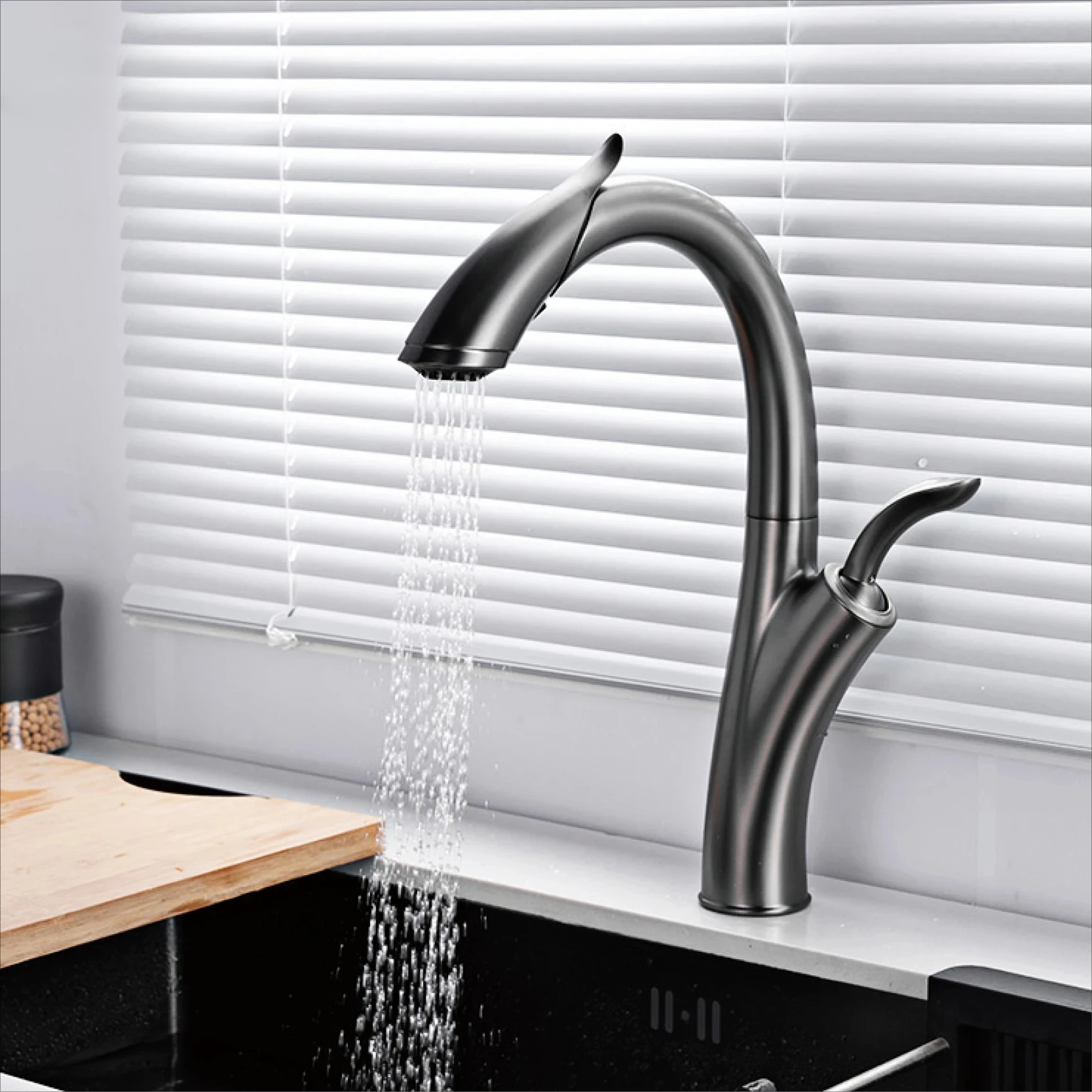 

Luxury black brass kitchen faucet with pull-out design, single handle for hot and cold water, 2 functions, modern sink faucet
