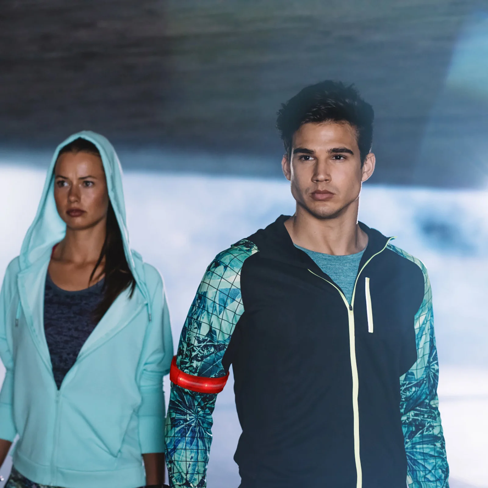 1pc Bracelet de course lumineux lumière LED ceinture de poignet brassard de sécurité réglable pour la course de nuit cyclisme Sports de plein air rouge